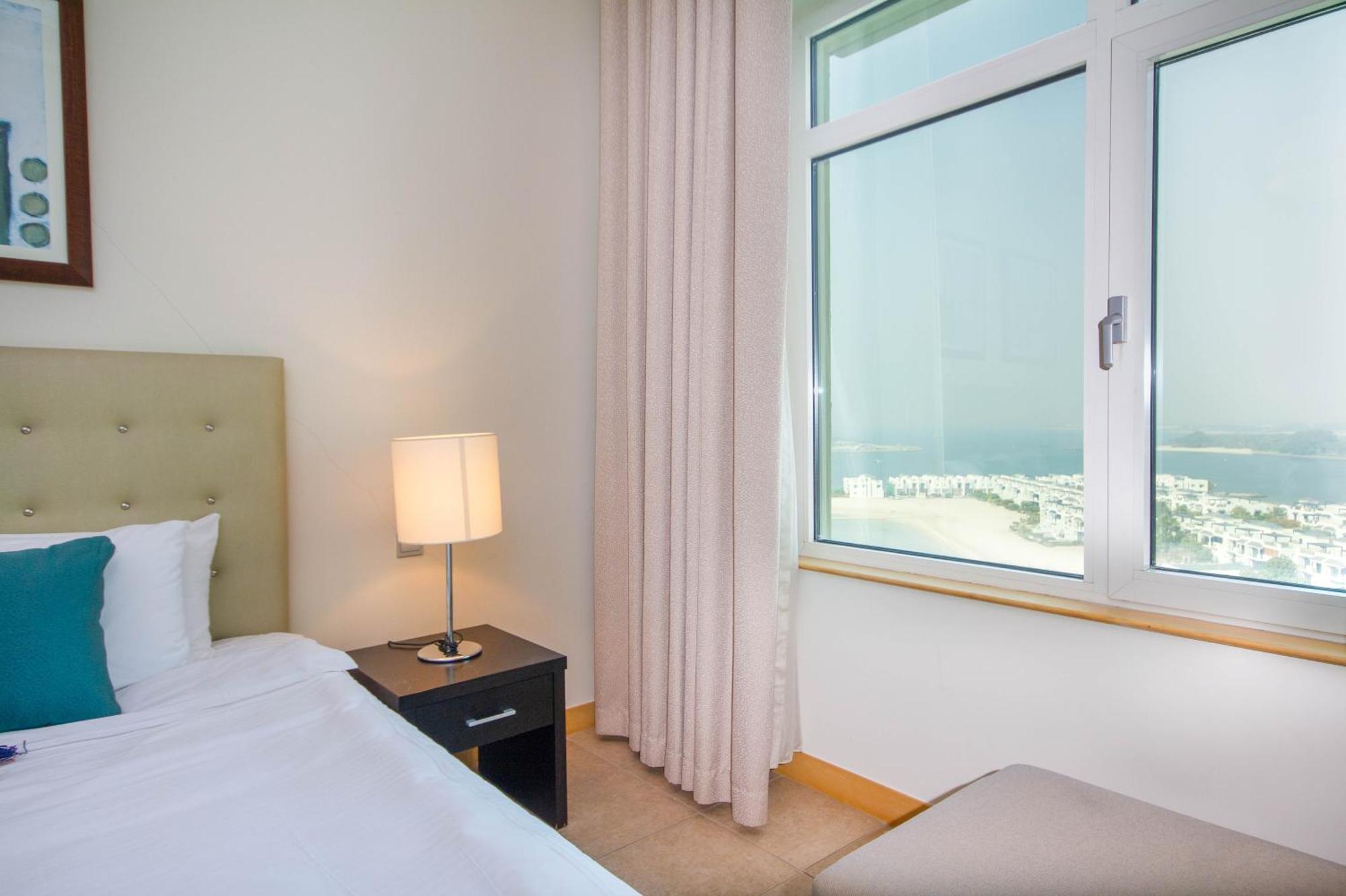 Bespoke Homes - Palm Jumeirah- 1 Bedroom Sea View With Pool & Access, Al Haseer Appartamento *