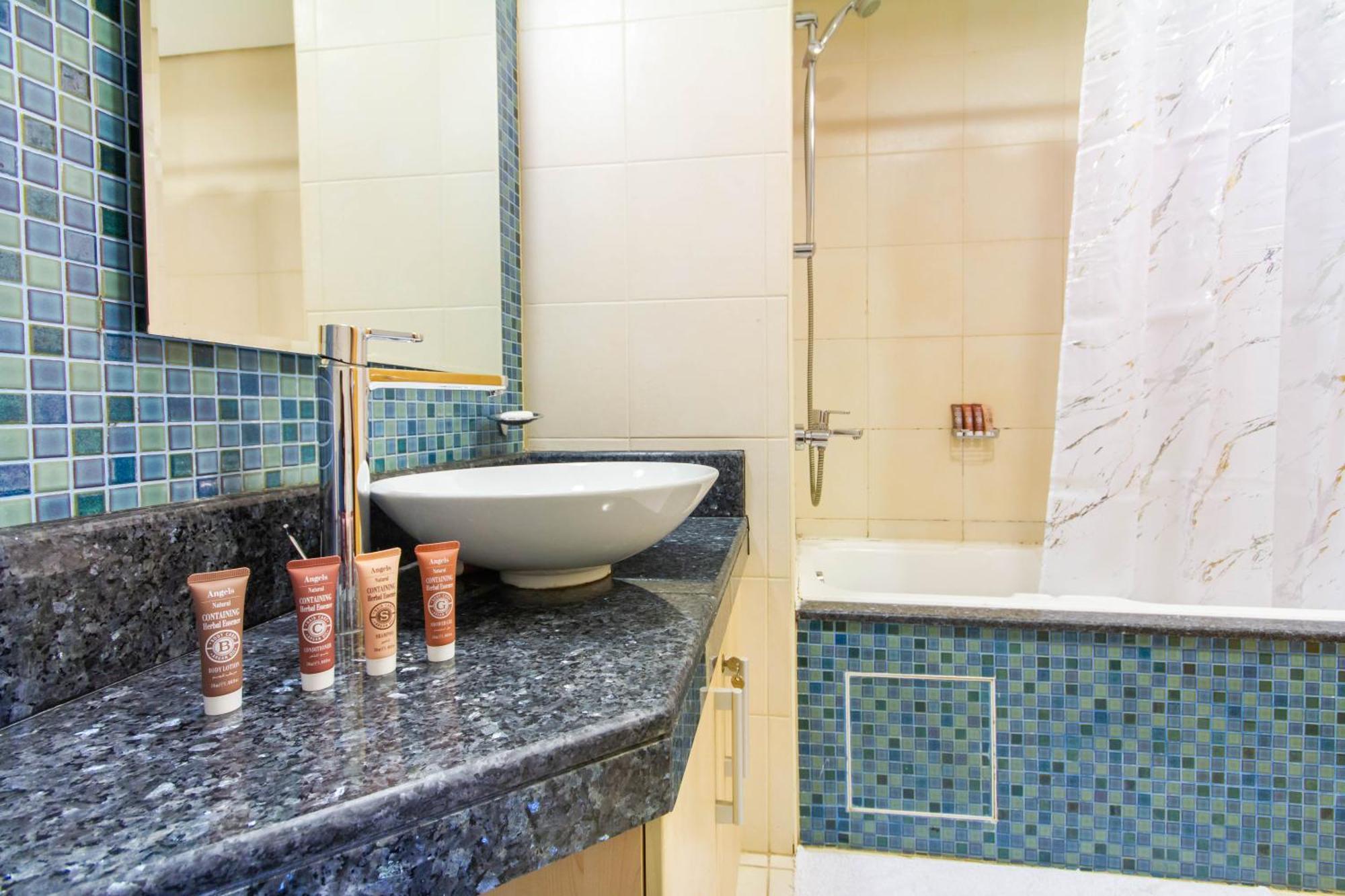 Appartamento Bespoke Homes - Palm Jumeirah- 1 Bedroom Sea View With Pool & Access, Al Haseer Dubai