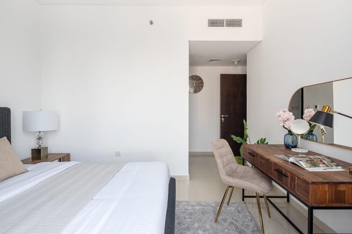 Frank Porter - Bay West 2 * Dubai
