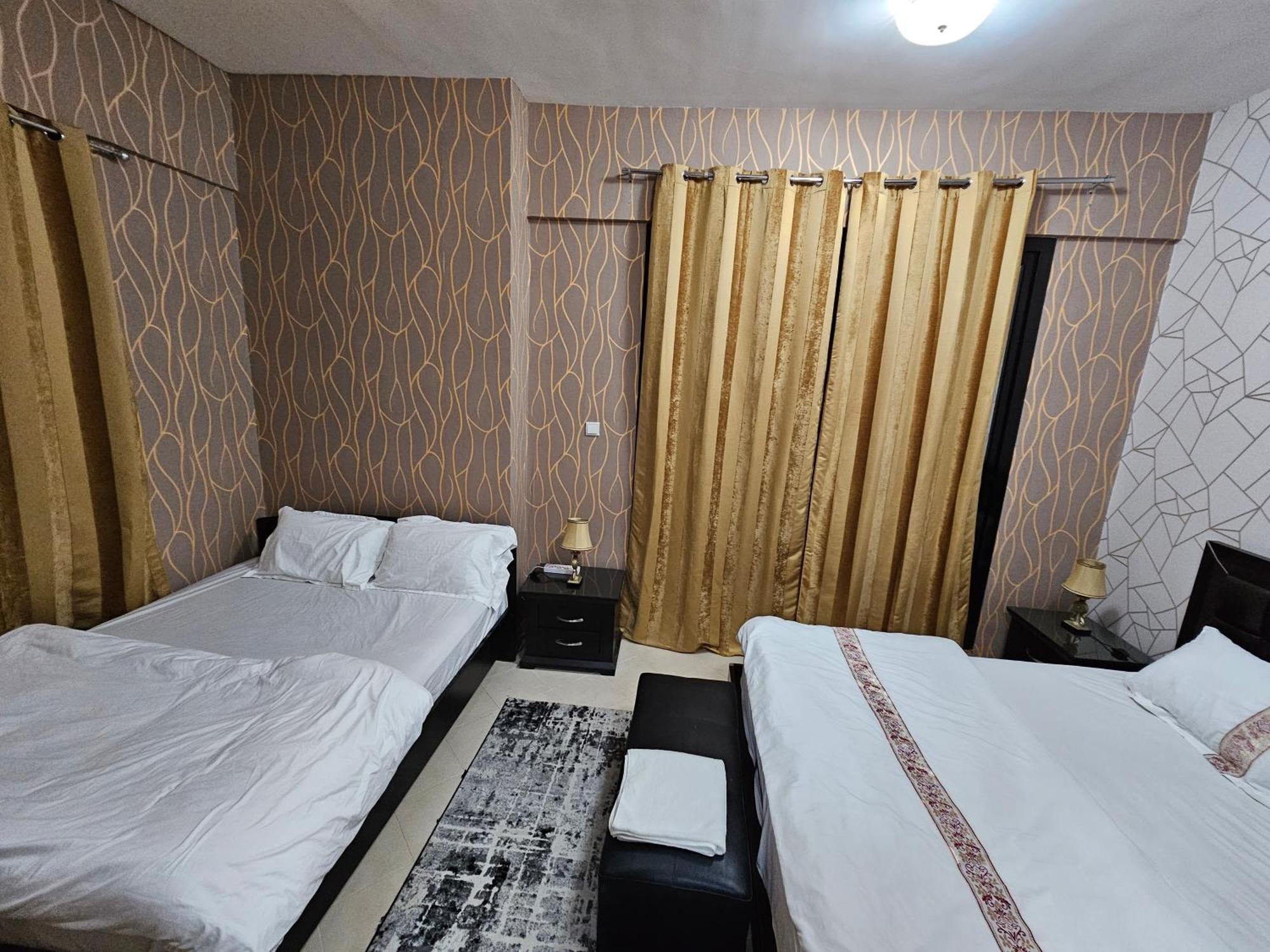 Freshlook 2 Bhk In Marina 707 Apartemen *