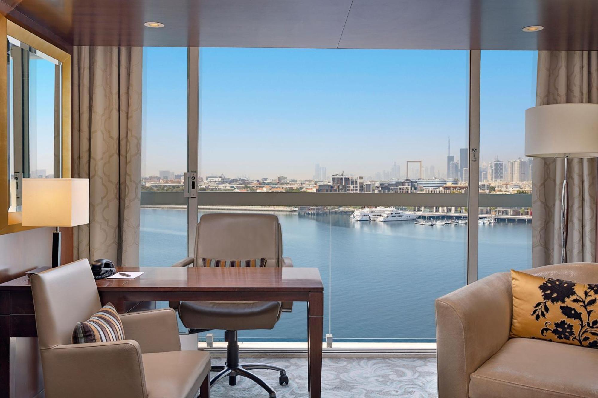 Sheraton Creek & Towers 5* Dubái