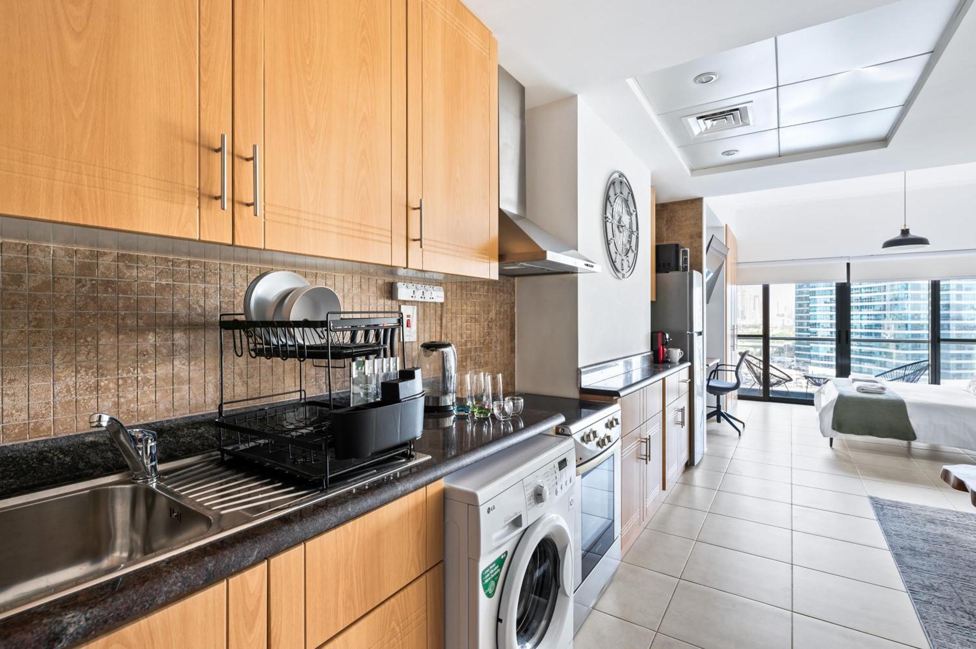 Upscale Full View In Goldcrest View Tower Apartment