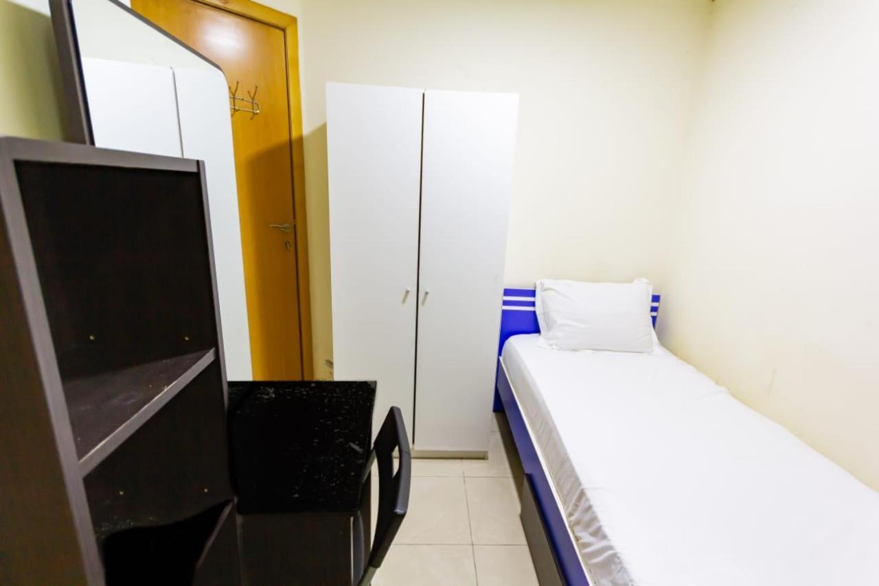 Budget With Private Bathroom For 'girls' Only In Dubai, Marina Apartamento