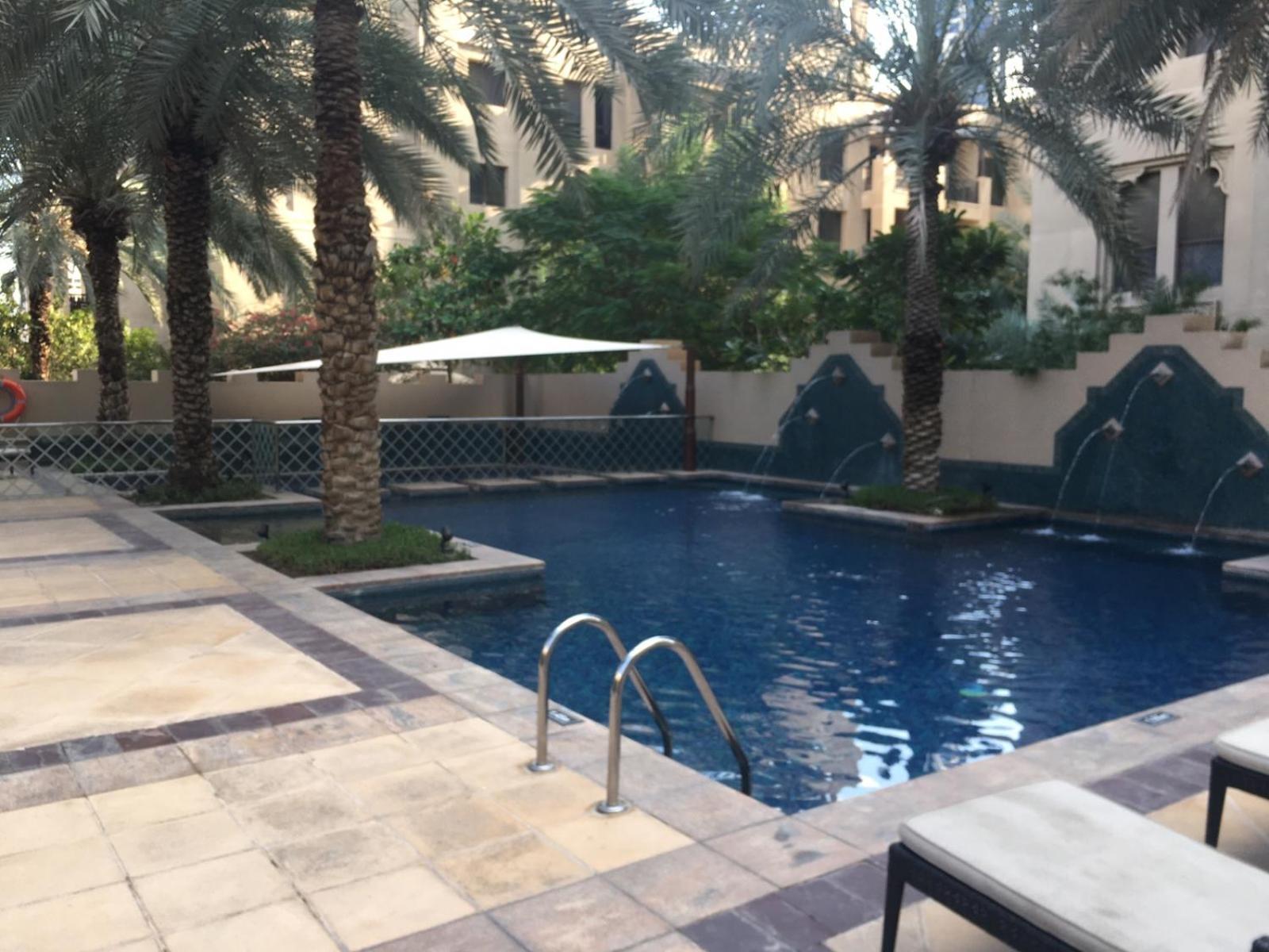 Apartamento Burj Area - 5min Walk - Luxury 2 Bedroom Dubái