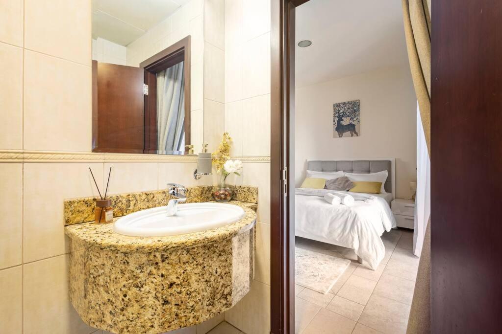 Enjoyable 2br In Marina Apartment