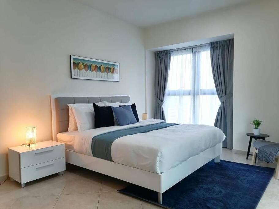 Enjoyable 2br In Marina Apartment