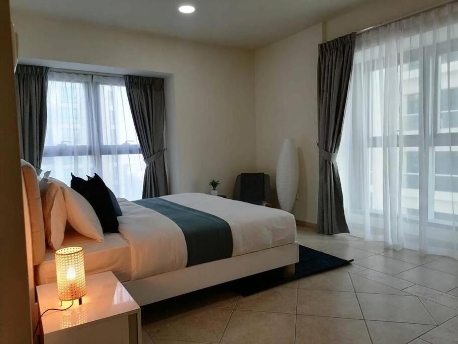 Enjoyable 2br In Marina Apartment