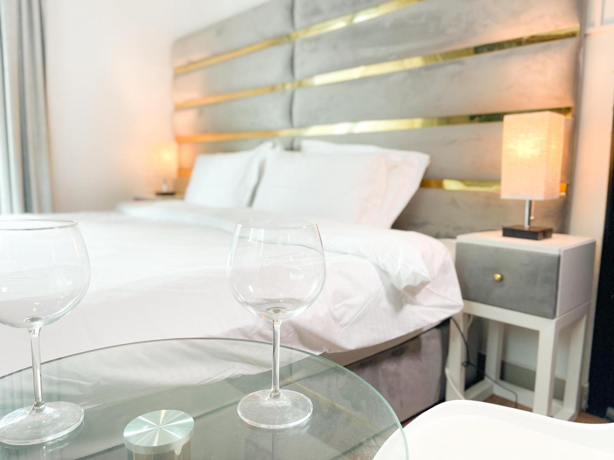 Habitación en casa particular Luxury With Marina View Close To Jbr And Metro With Shared Kitchen