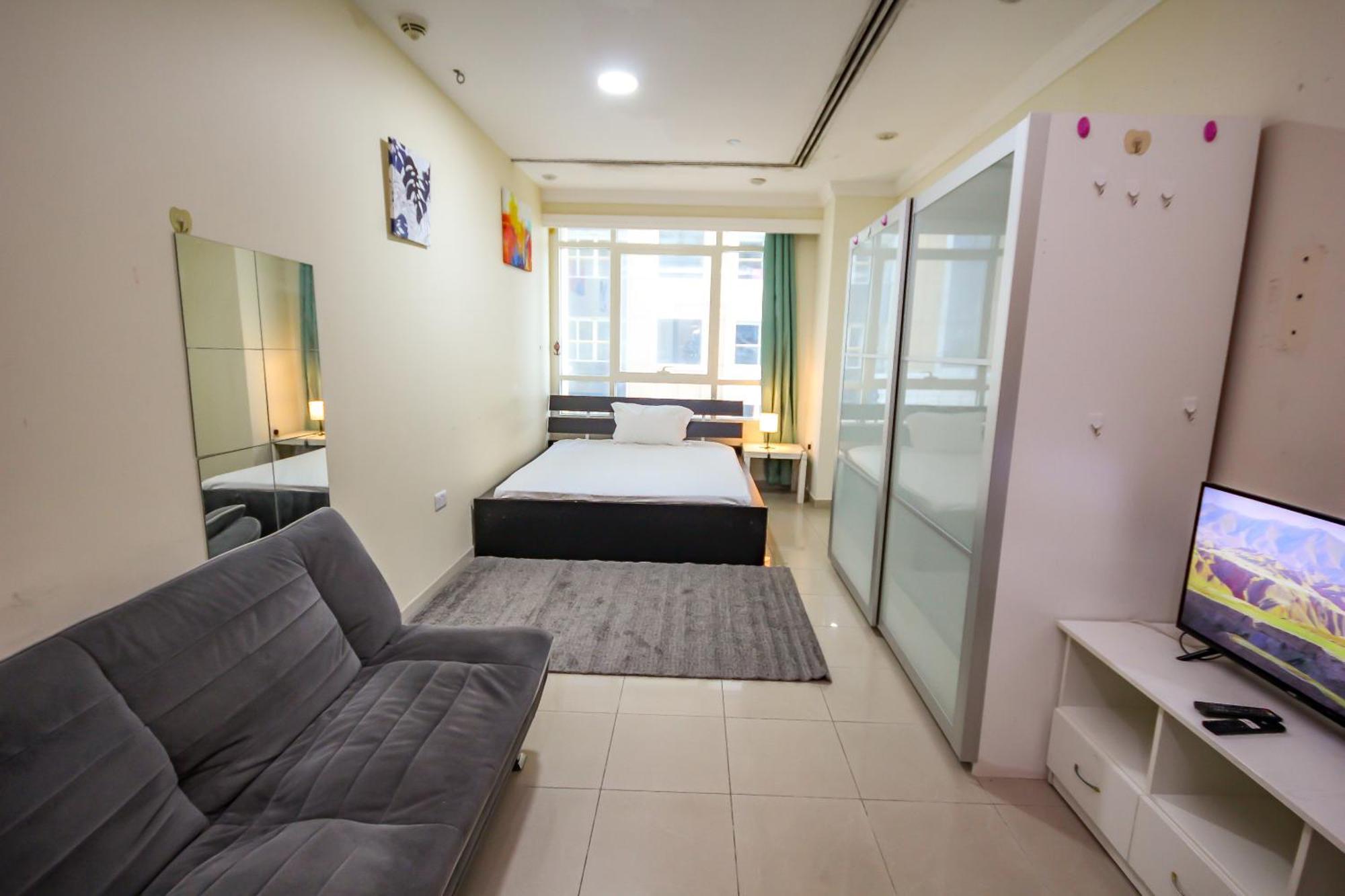 Big For ' Girls ' Only At Dubai, Marina Alloggio in famiglia