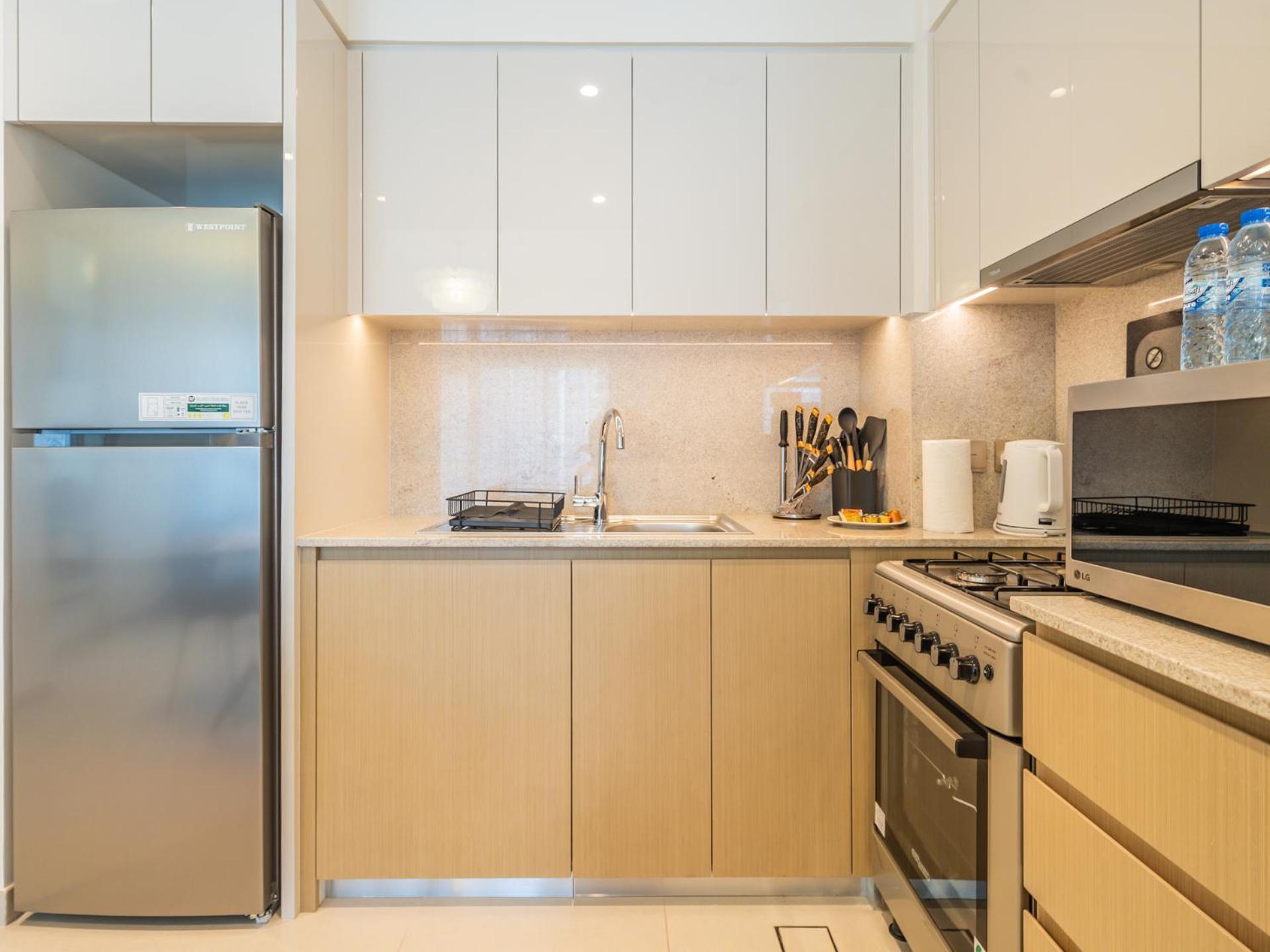 Downtown Decadence : A 1br Urban Sanctuary Appartamento Dubai