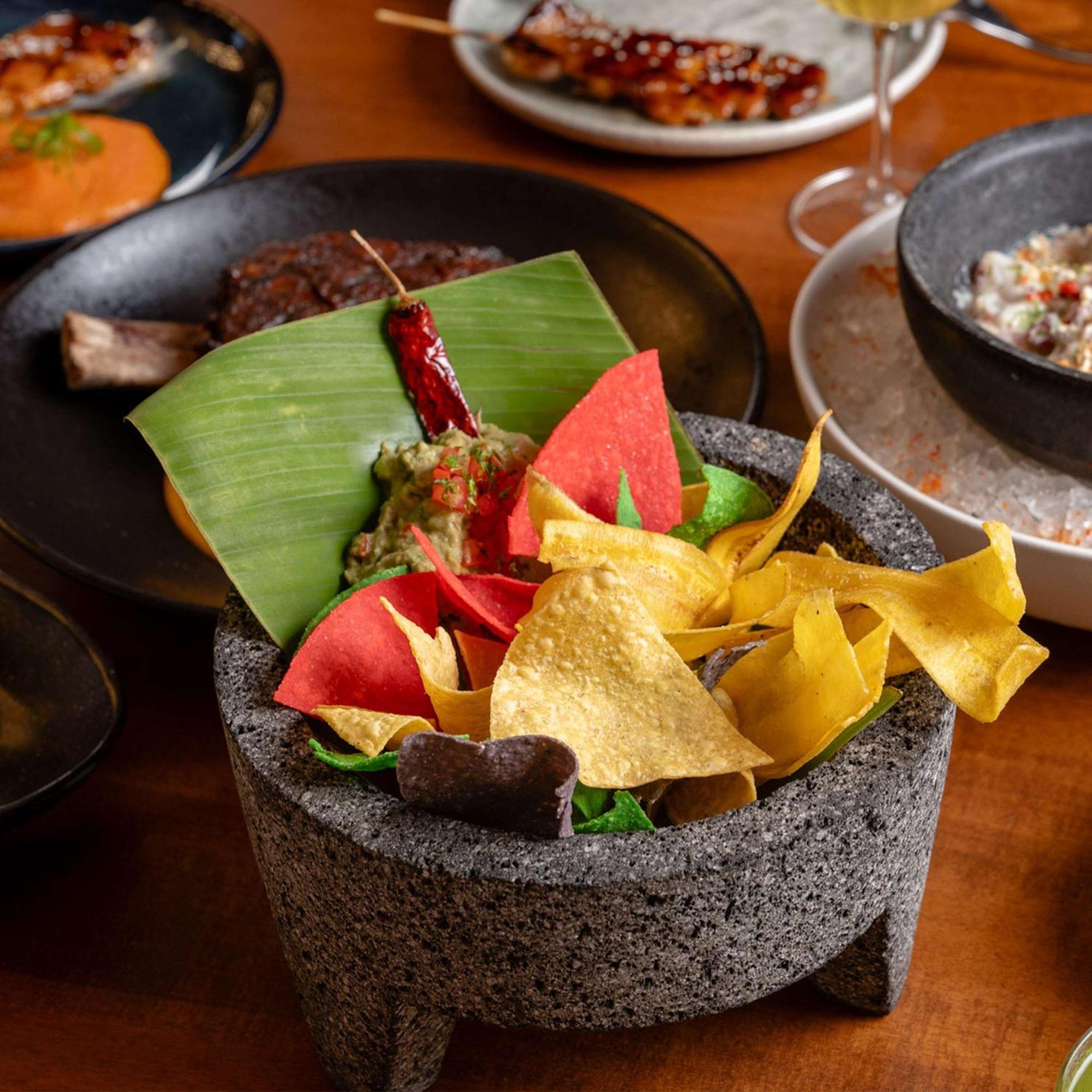 V Dubai, Curio Collection By Hilton Dubai