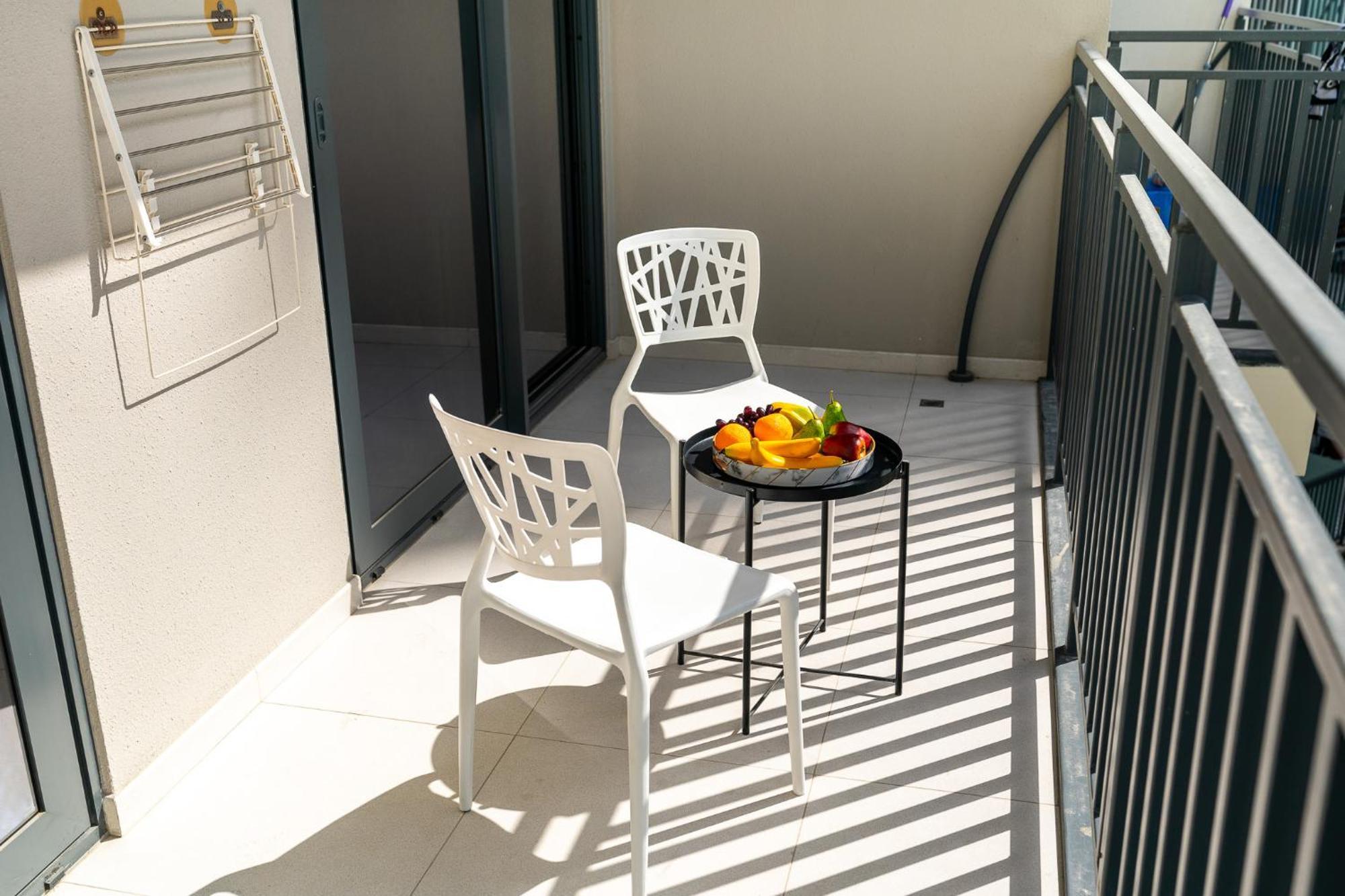 Citihome -1br With Balcony & Pool View In Zada Tower Dubái