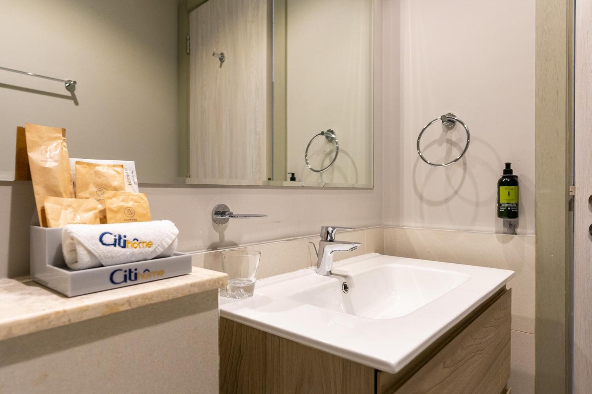 Citihome -1br With Balcony & Pool View In Zada Tower Apartamento