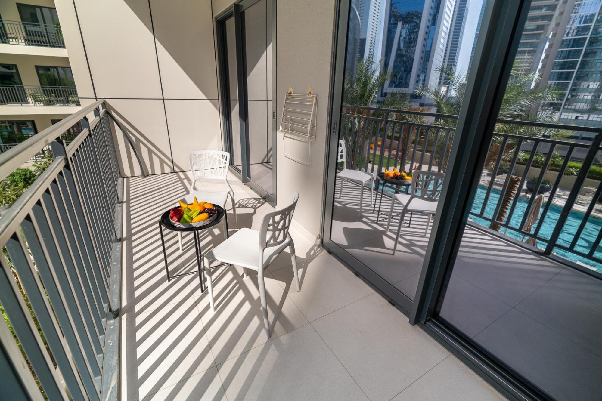 Apartamento Citihome -1br With Balcony & Pool View In Zada Tower Dubái