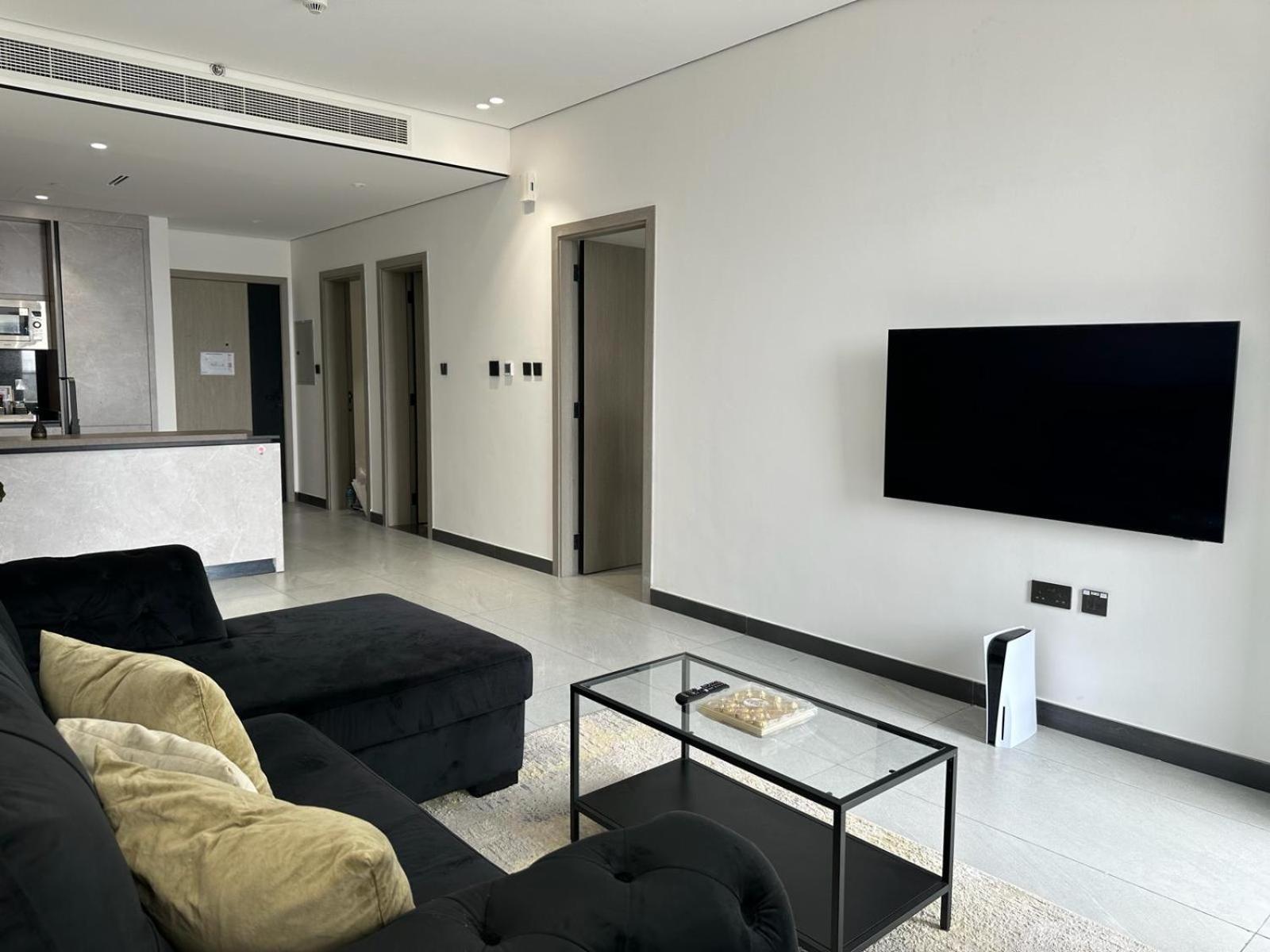 Brand New Stunning Private With Bathroom *huge Balcony Privatunterkunft Dubai