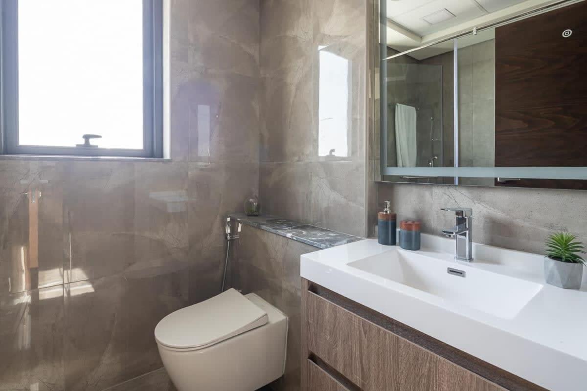 Frank Porter - Majestique 2 Apartemen