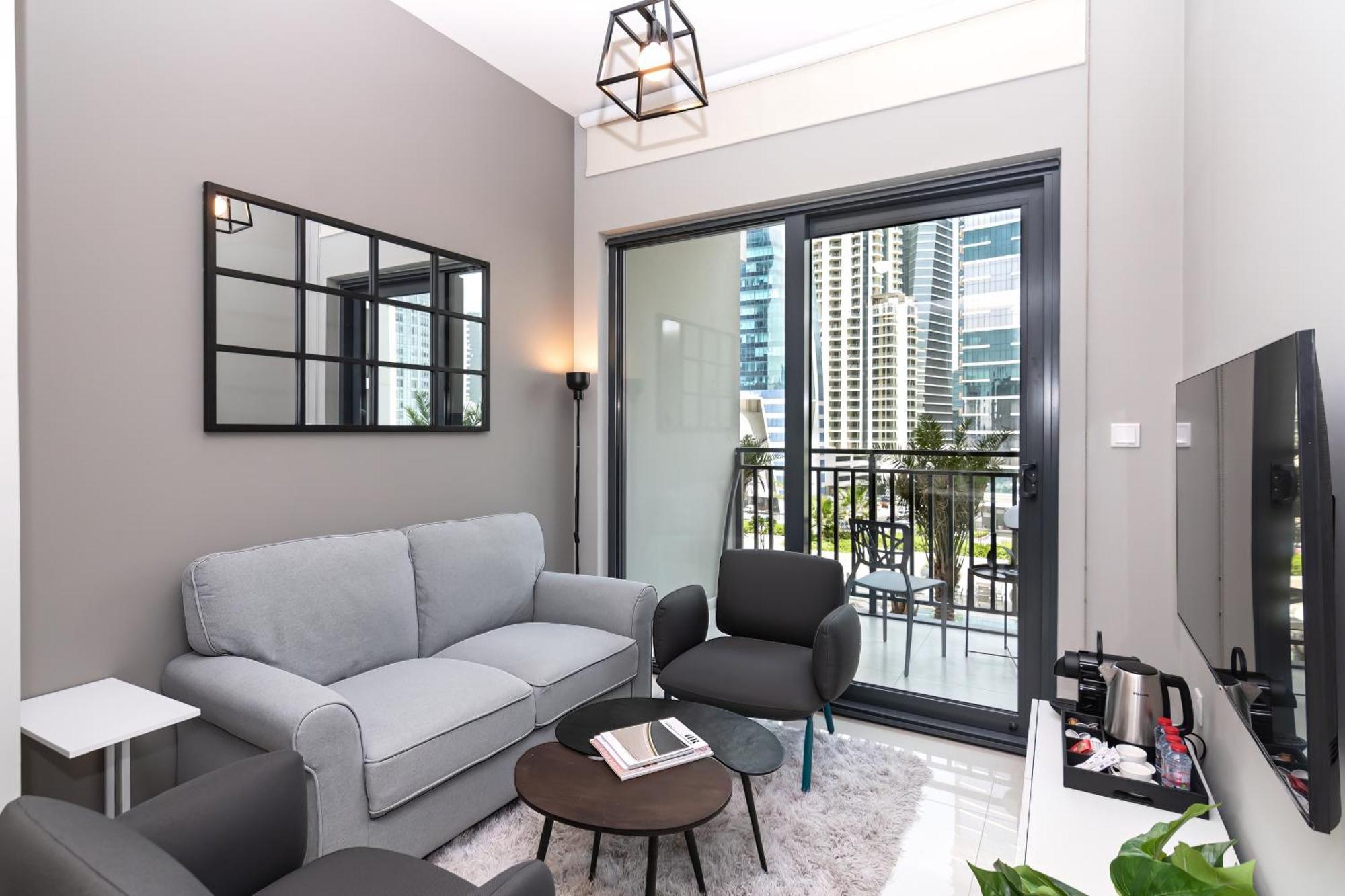 Citihome -1br With Balcony & Pool View In Zada Tower * Dubái