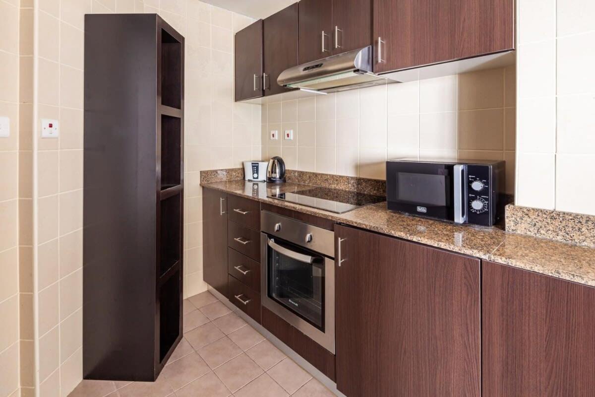 Frank Porter - Torch Apartemen Dubai
