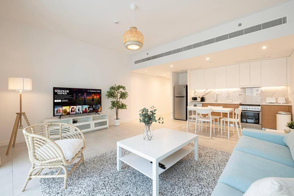 Private Beach Heaven Jbr 2bed Apartemen