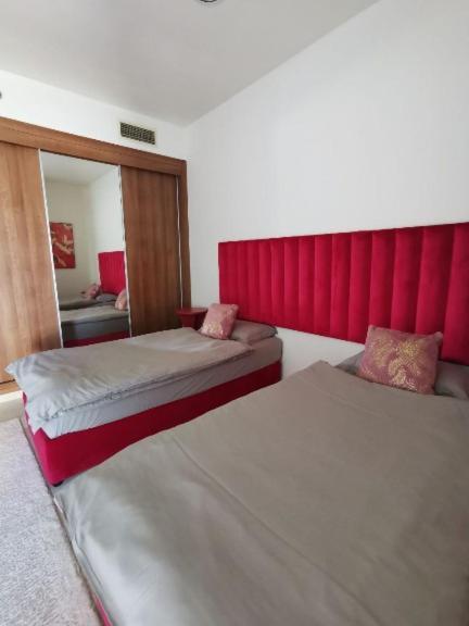 Luxury In Marina Apartment
