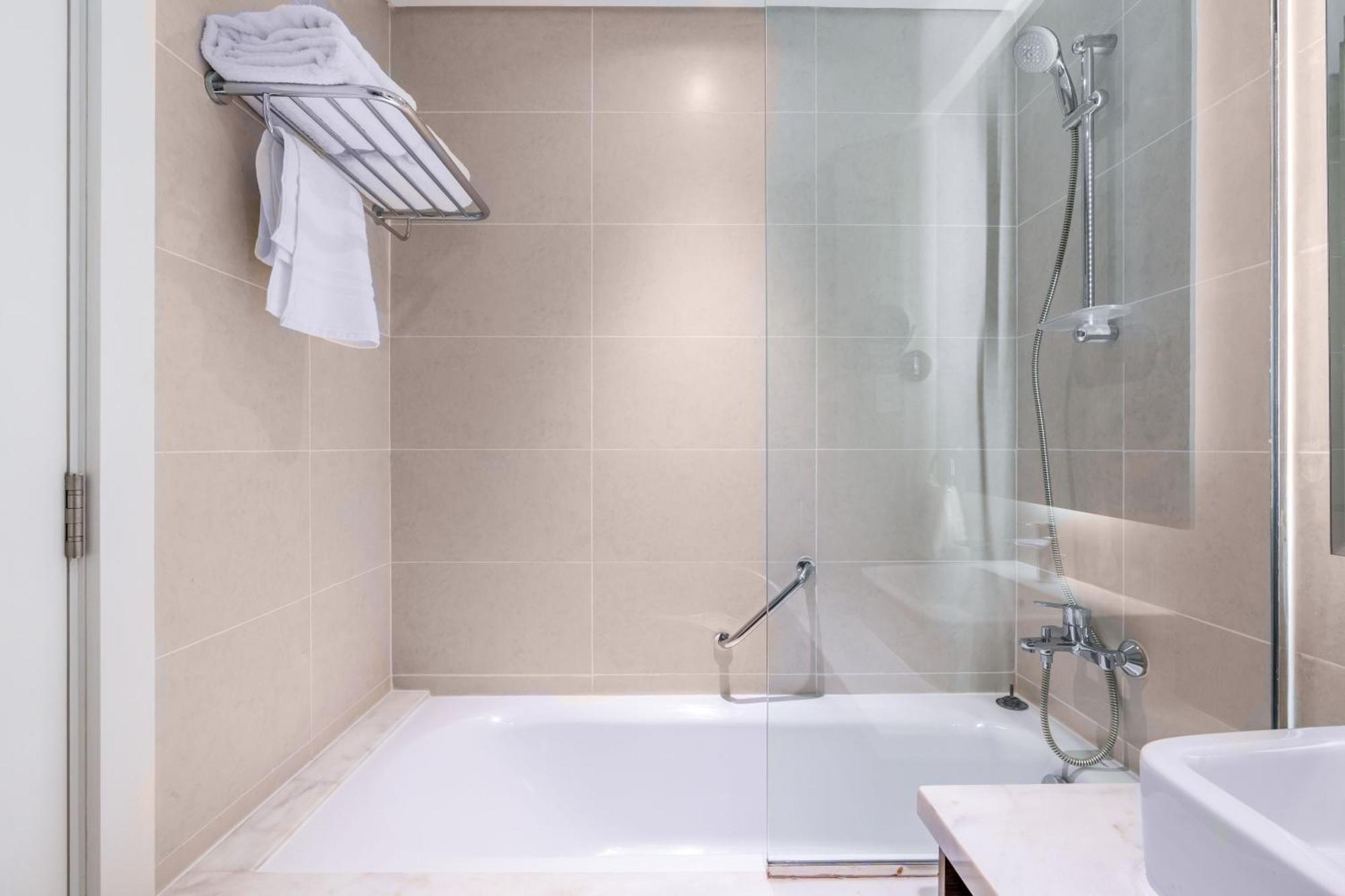 Spacious Luxe Family With Canal & Burj Khalifa View Apartamento