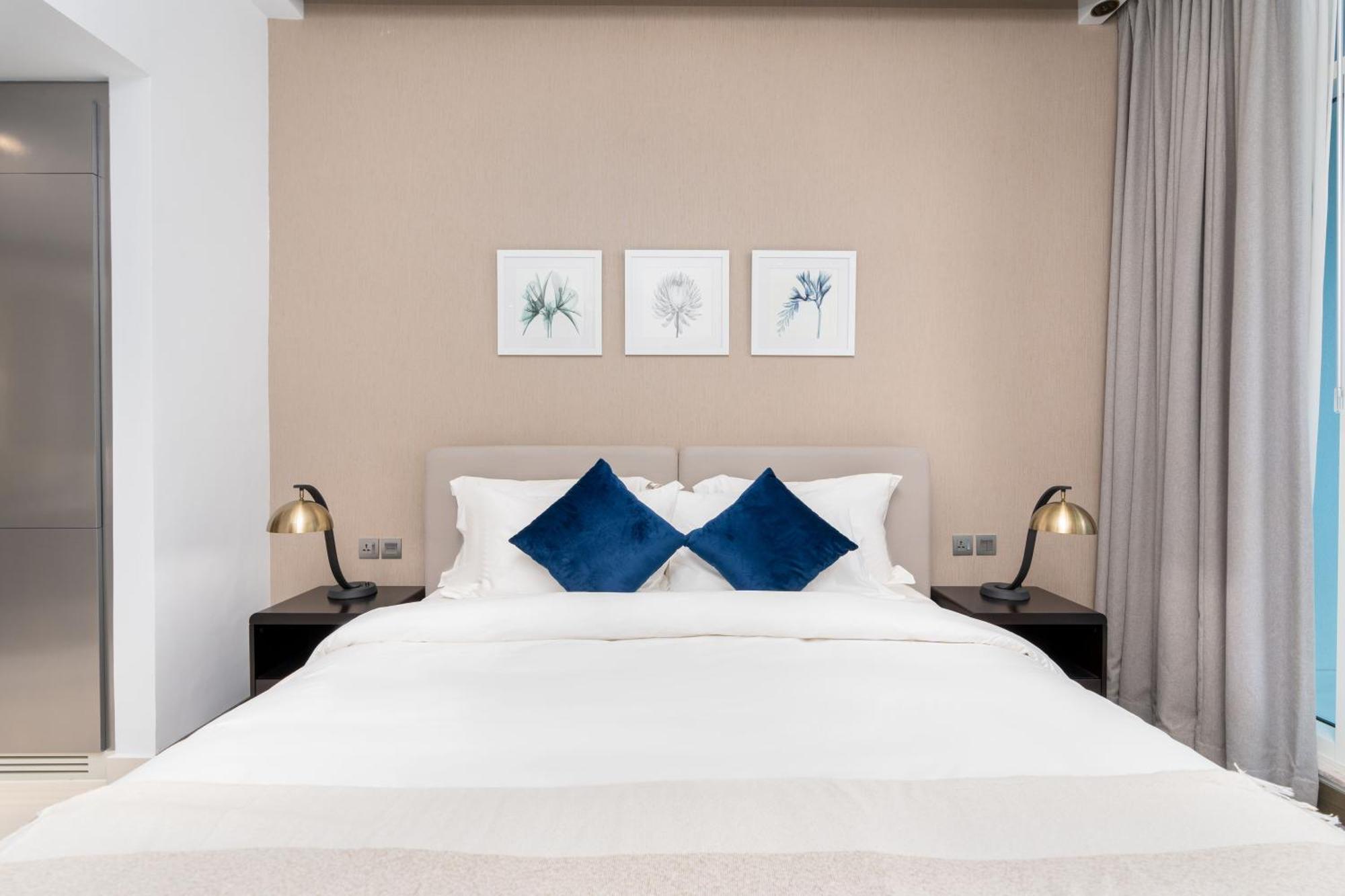 Apartamento Spacious Luxe Family With Canal & Burj Khalifa View Dubái