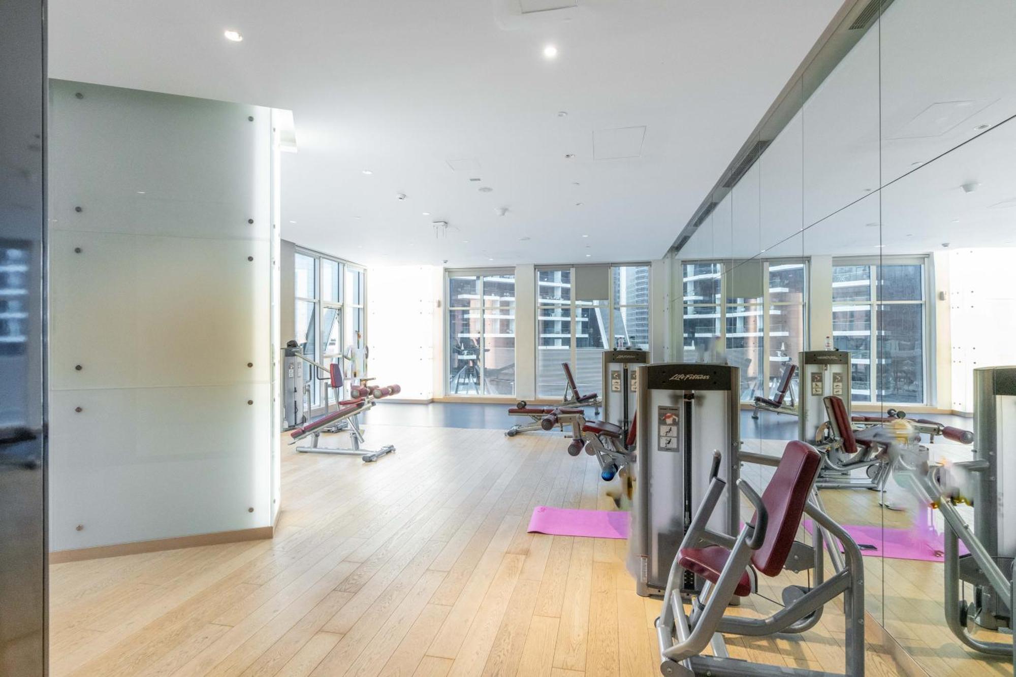 Spacious Luxe Family With Canal & Burj Khalifa View Apartamento Dubái