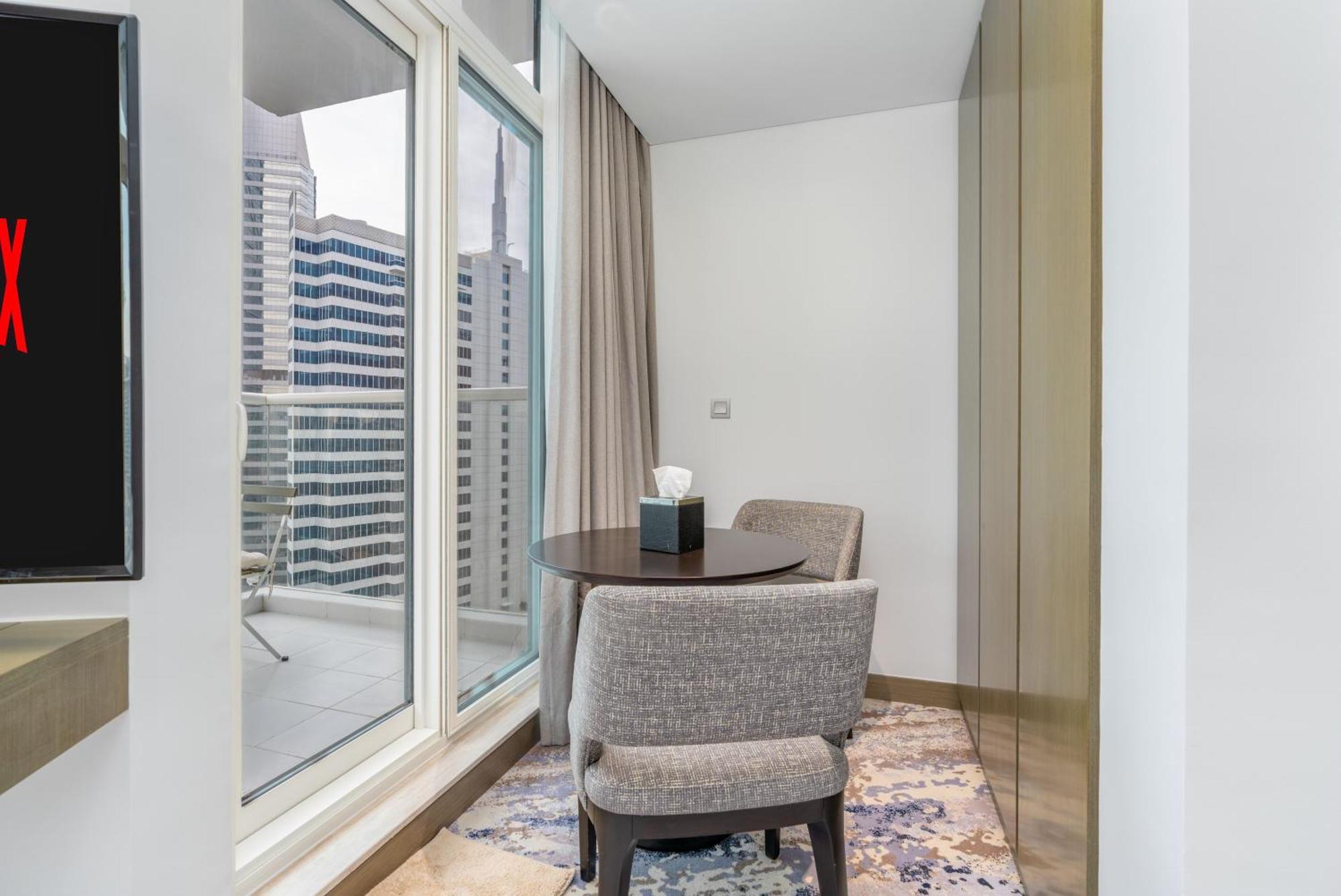 Spacious Luxe Family With Canal & Burj Khalifa View Apartamento Dubái