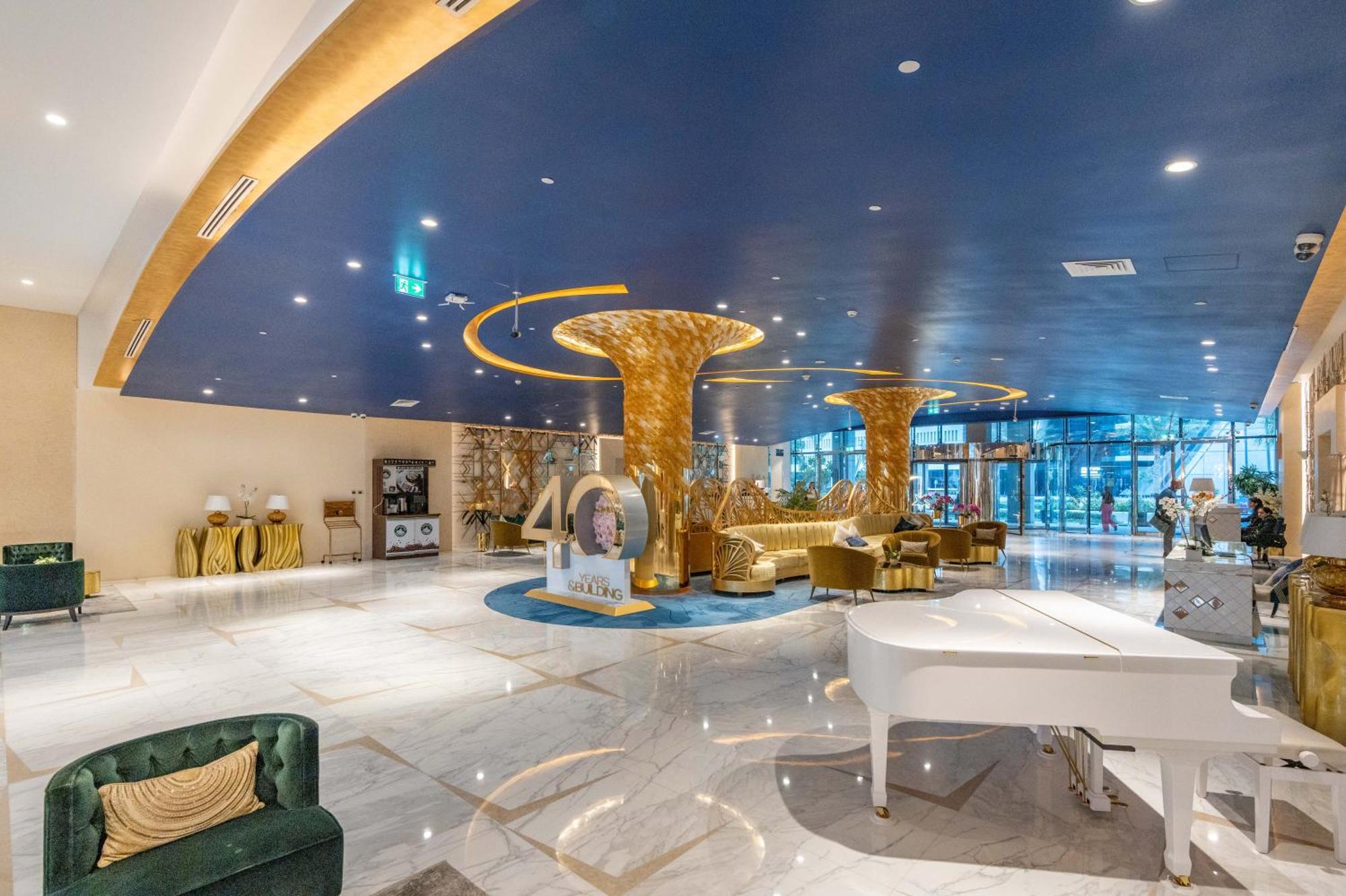 Apartamento Spacious Luxe Family With Canal & Burj Khalifa View Dubái