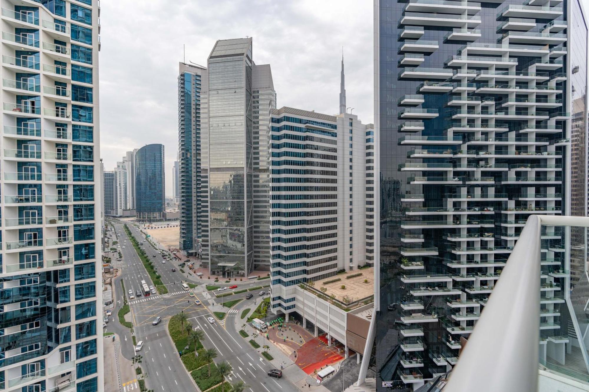 Spacious Luxe Family With Canal & Burj Khalifa View Apartamento