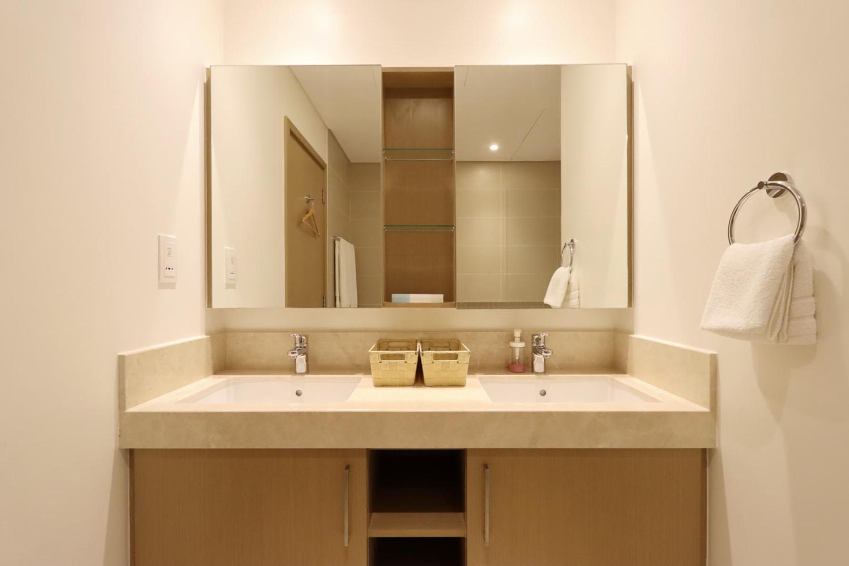 Livbnb - Sea, & Marina View, 3br At 5242 Apartemen Dubai