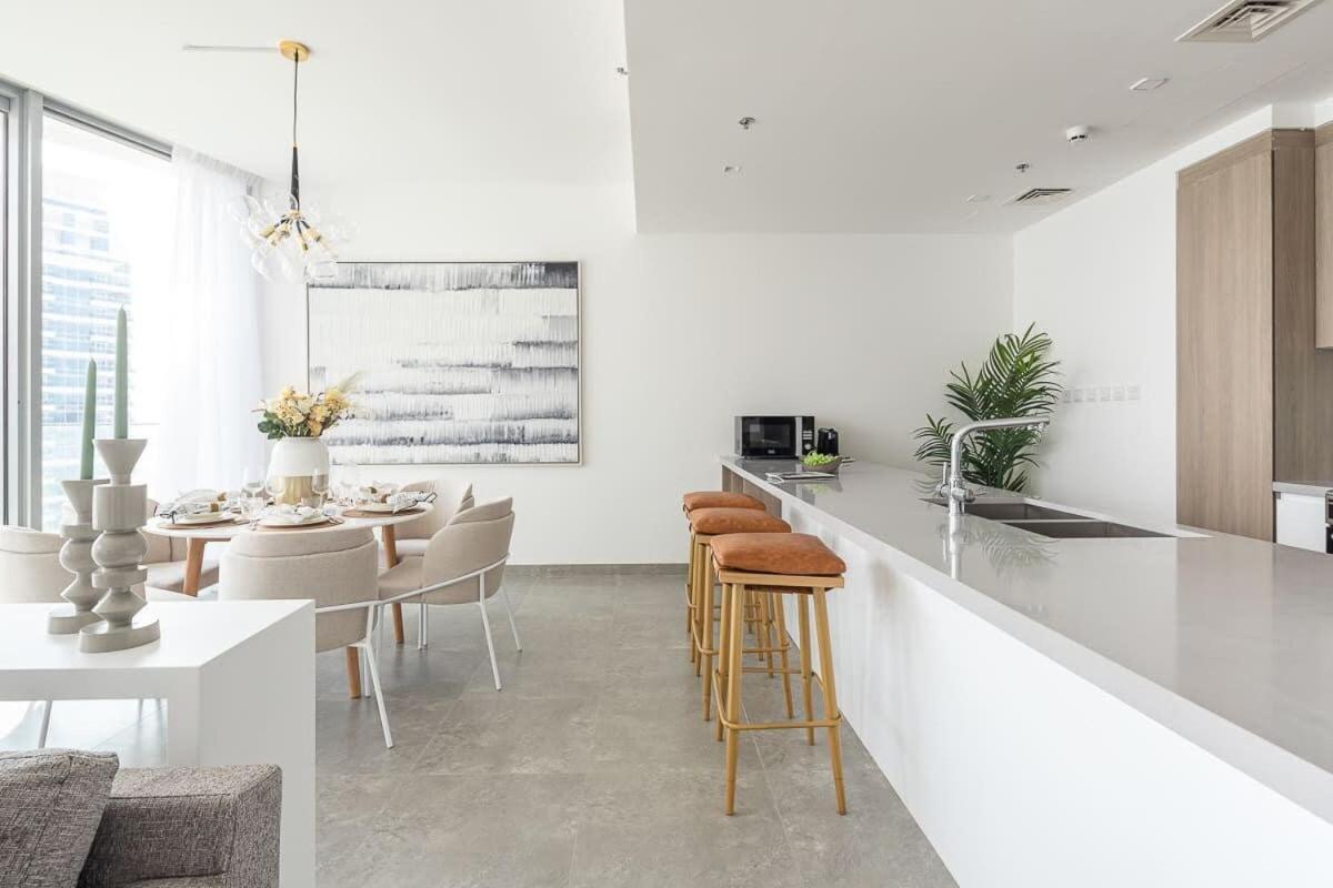 Frank Porter - Stella Maris Apartemen