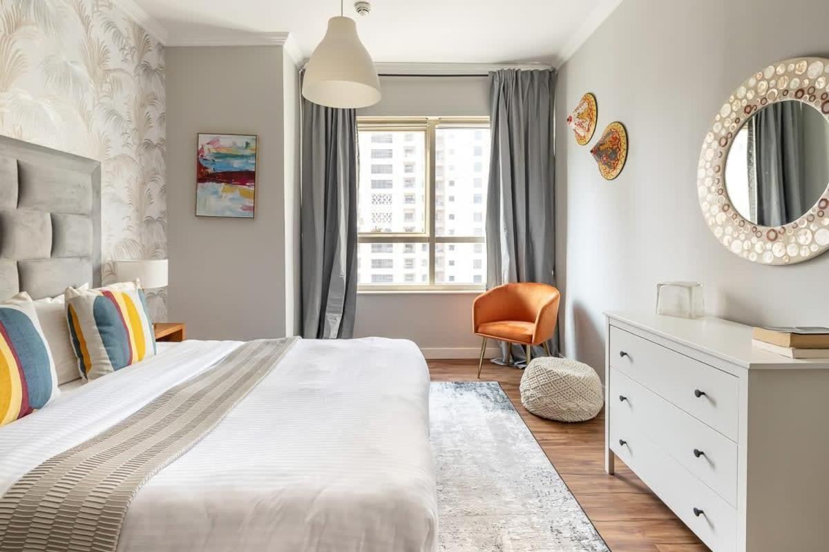 Frank Porter - Marina Quays West Tower Apartment