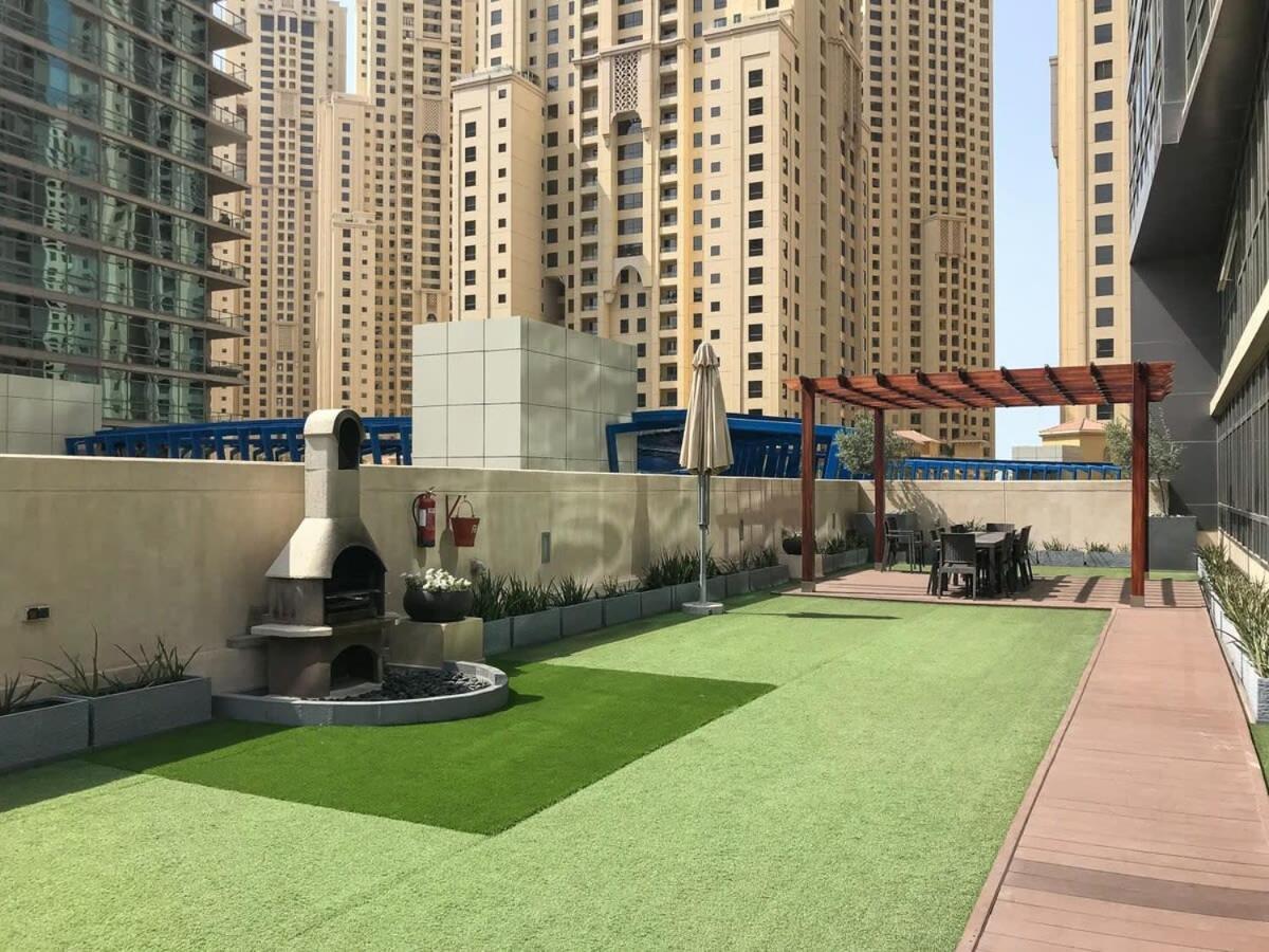 Frank Porter - Marina Quays West Tower Apartment Dubai