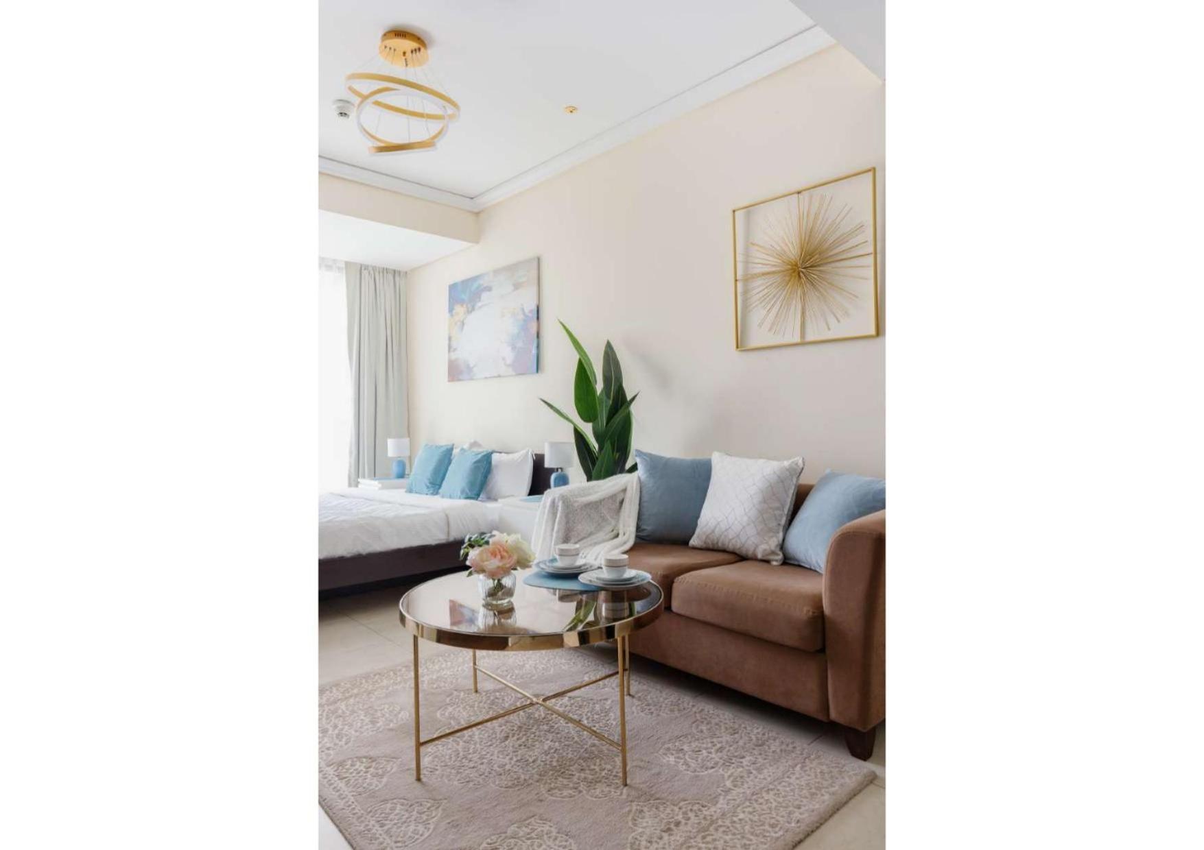 Elevate Your Lifestyle At Goldcrest Bldg. Appartement