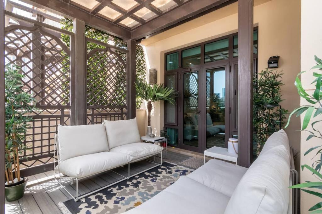 Apartment First Class 1br Tranquil Oasis In Old Town Dubai