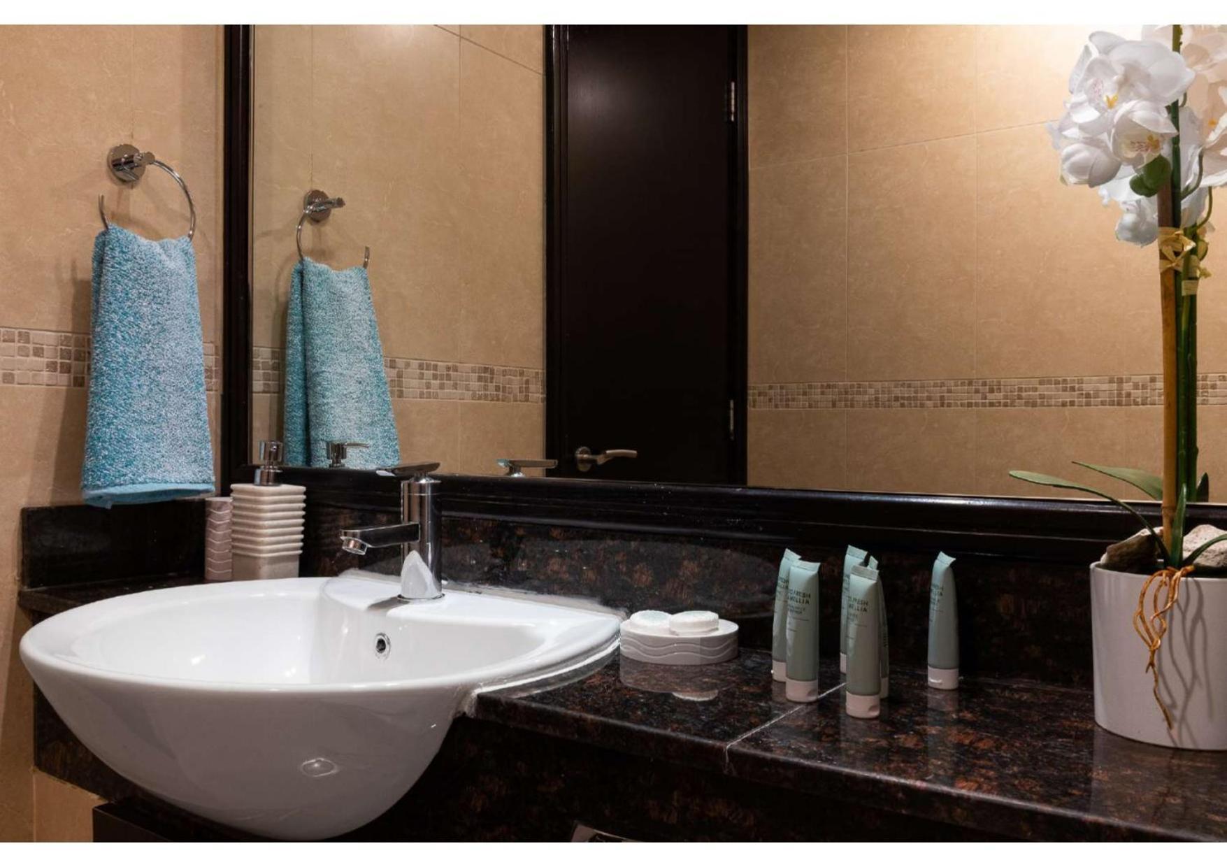 Appartement Elevate Your Lifestyle At Goldcrest Bldg. Dubaï