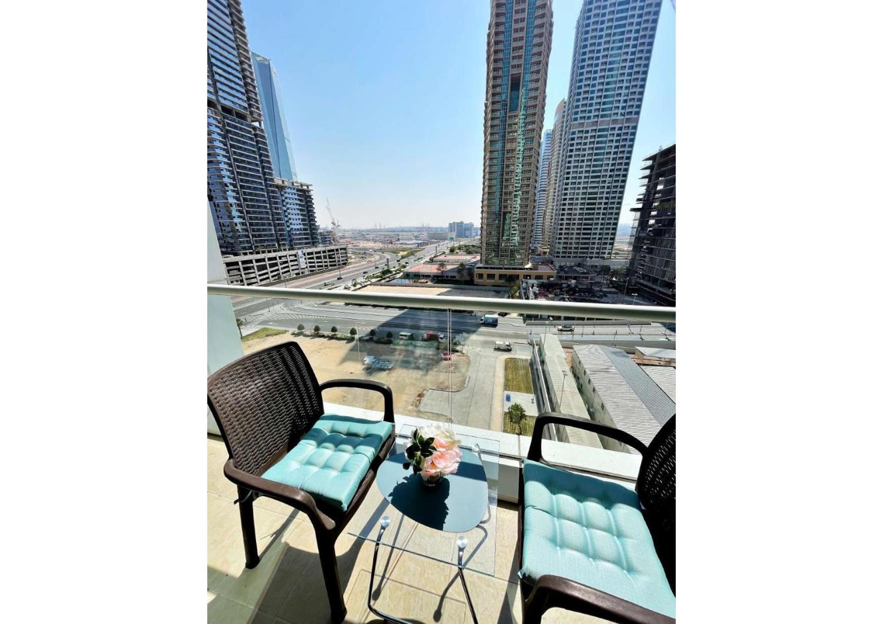 Elevate Your Lifestyle At Goldcrest Bldg. Appartement Dubaï