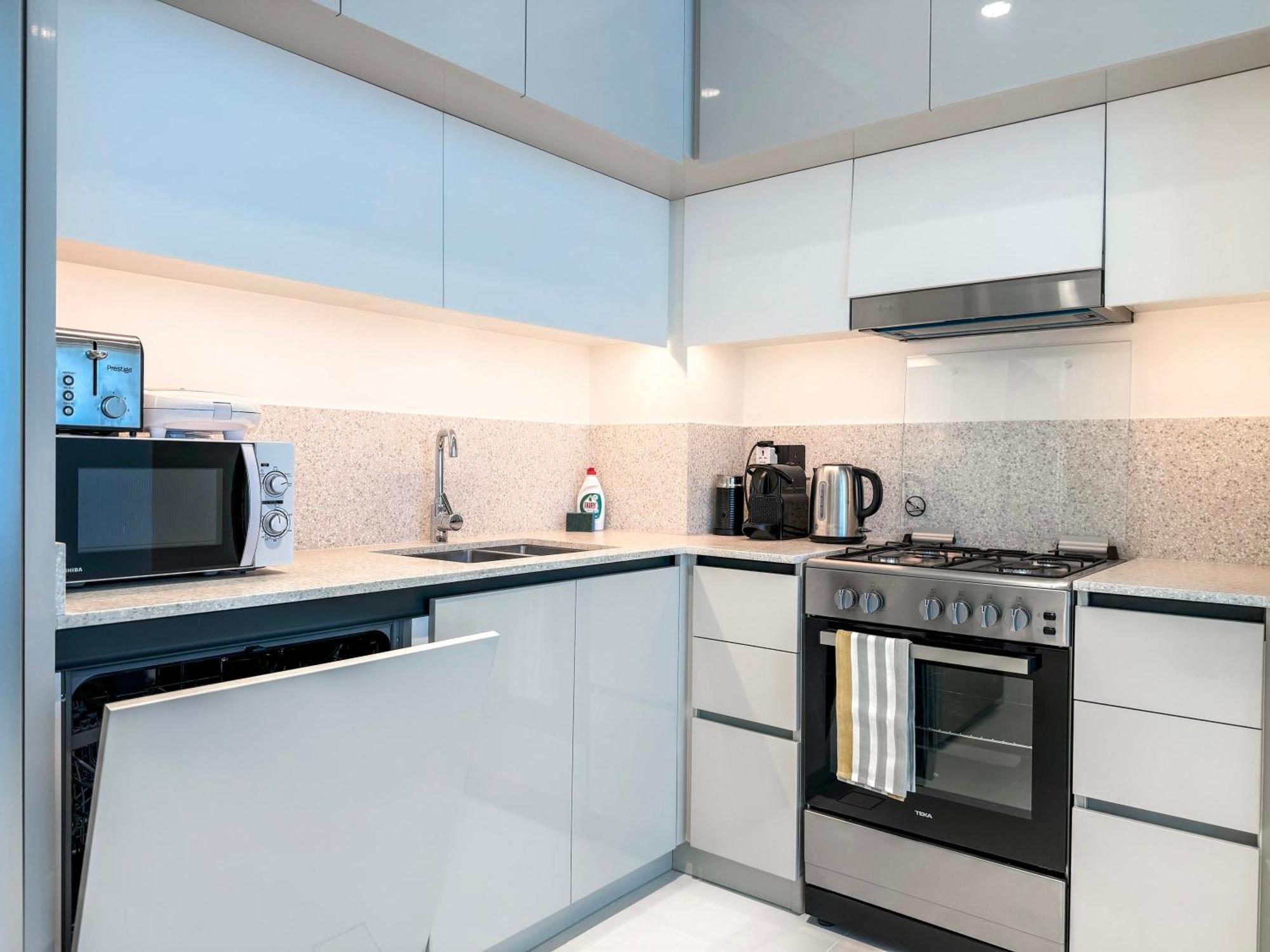 Panoramic Escape With Private Beach, 2br On High Floor Apartamento *