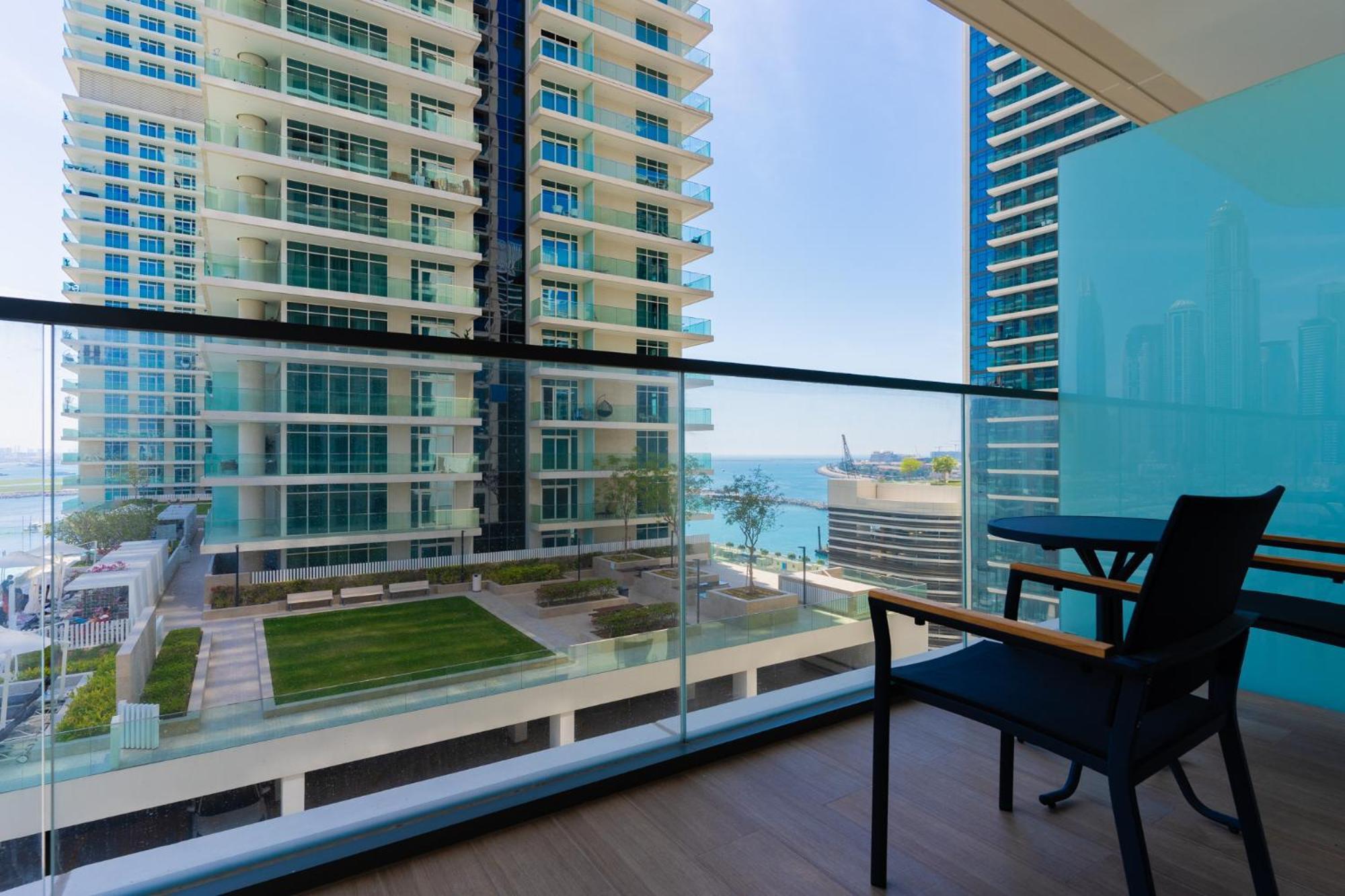 Spacious 3 Bedroom L Beachfront L Best Lay Out Appartement *