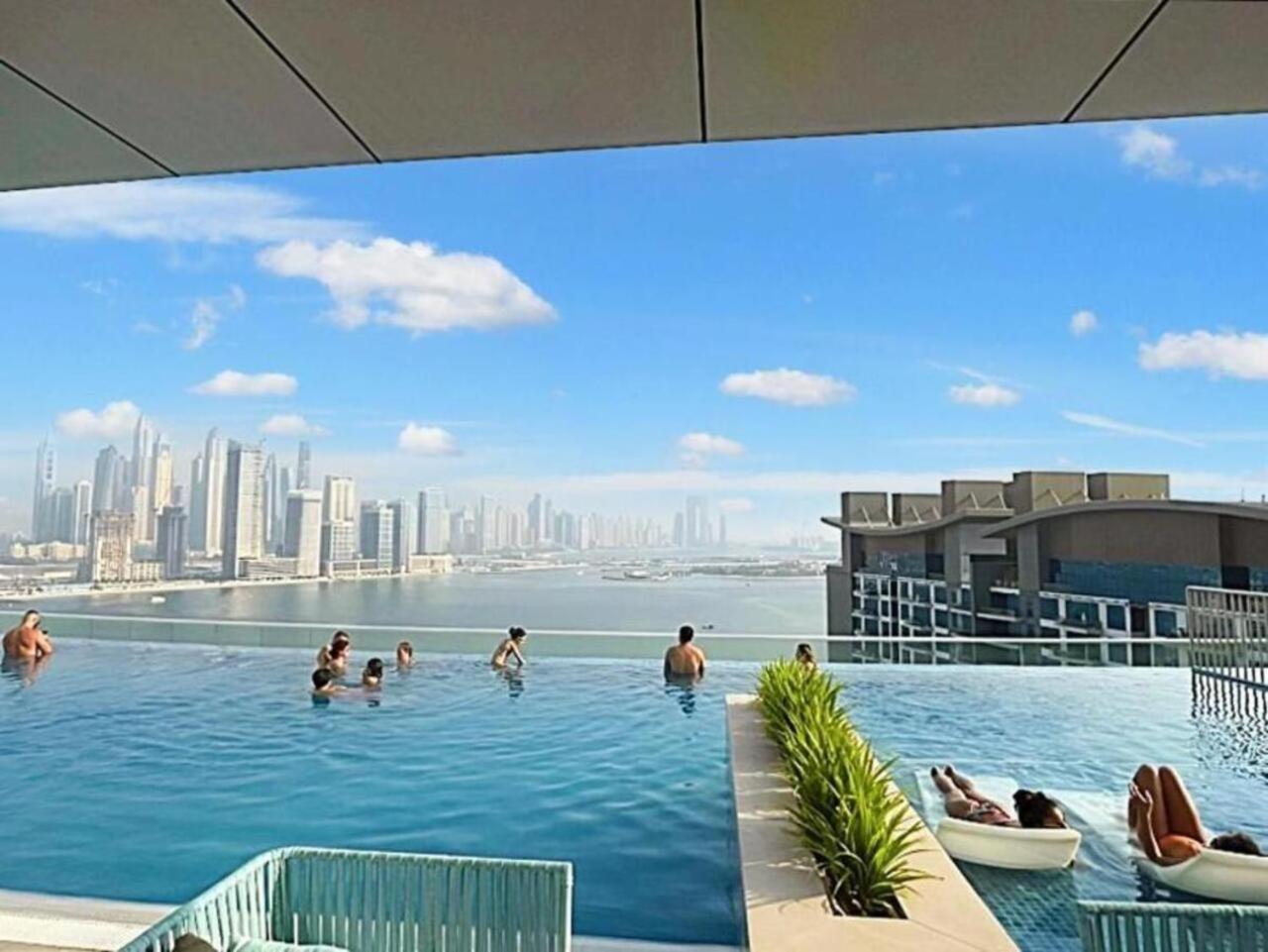 Apartment Seven & At The Palm Jumeirah Studio With Awesome View Dubai