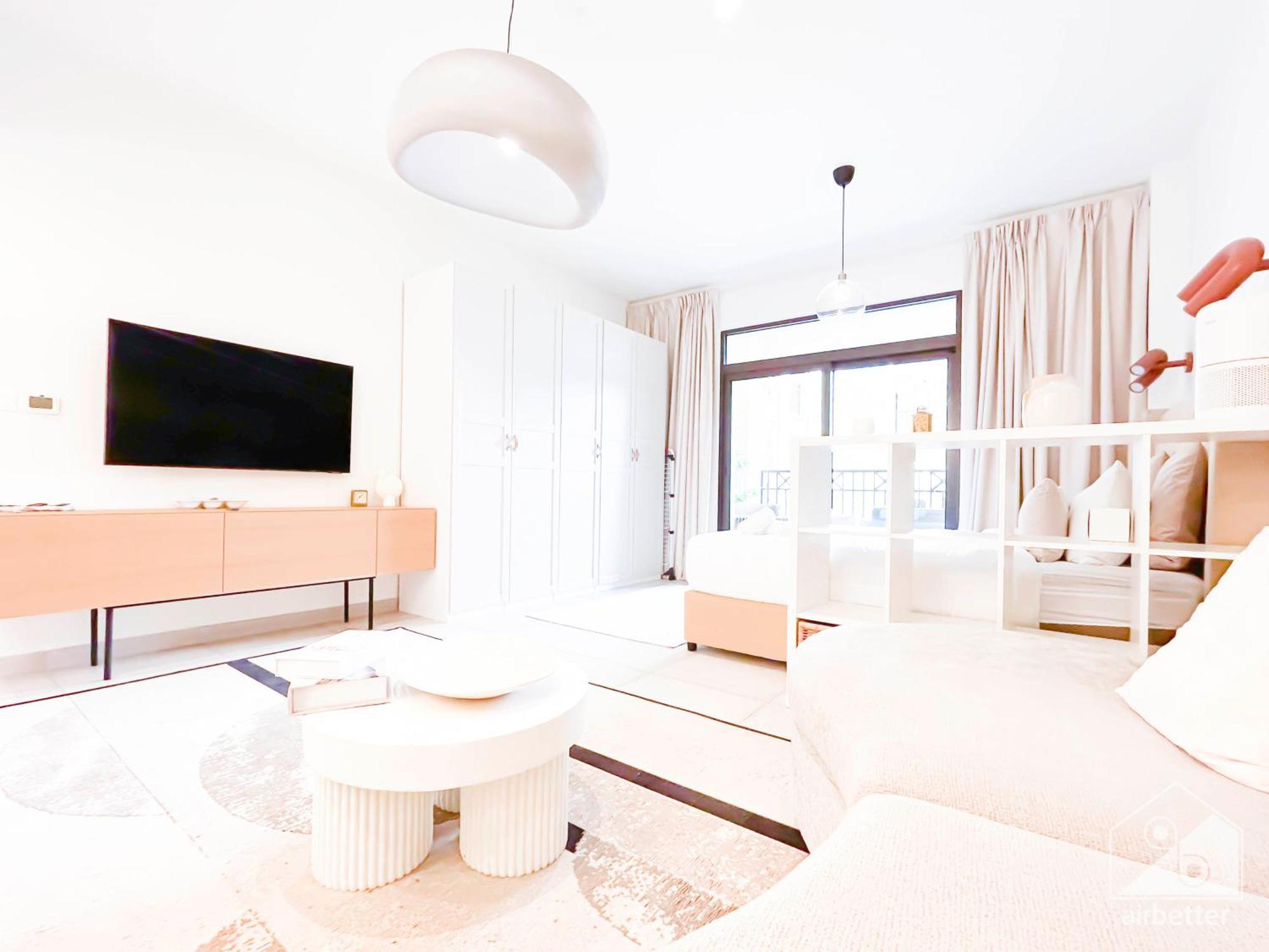 Cozy 1b Escape With Stunning Balcony Views