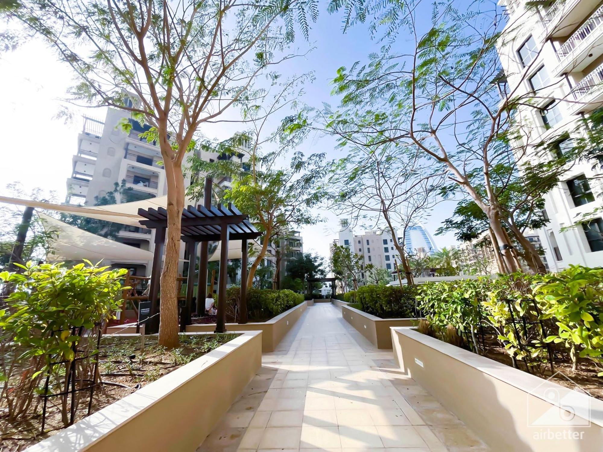 Cozy 1b Escape With Stunning Balcony Views Apartamento *