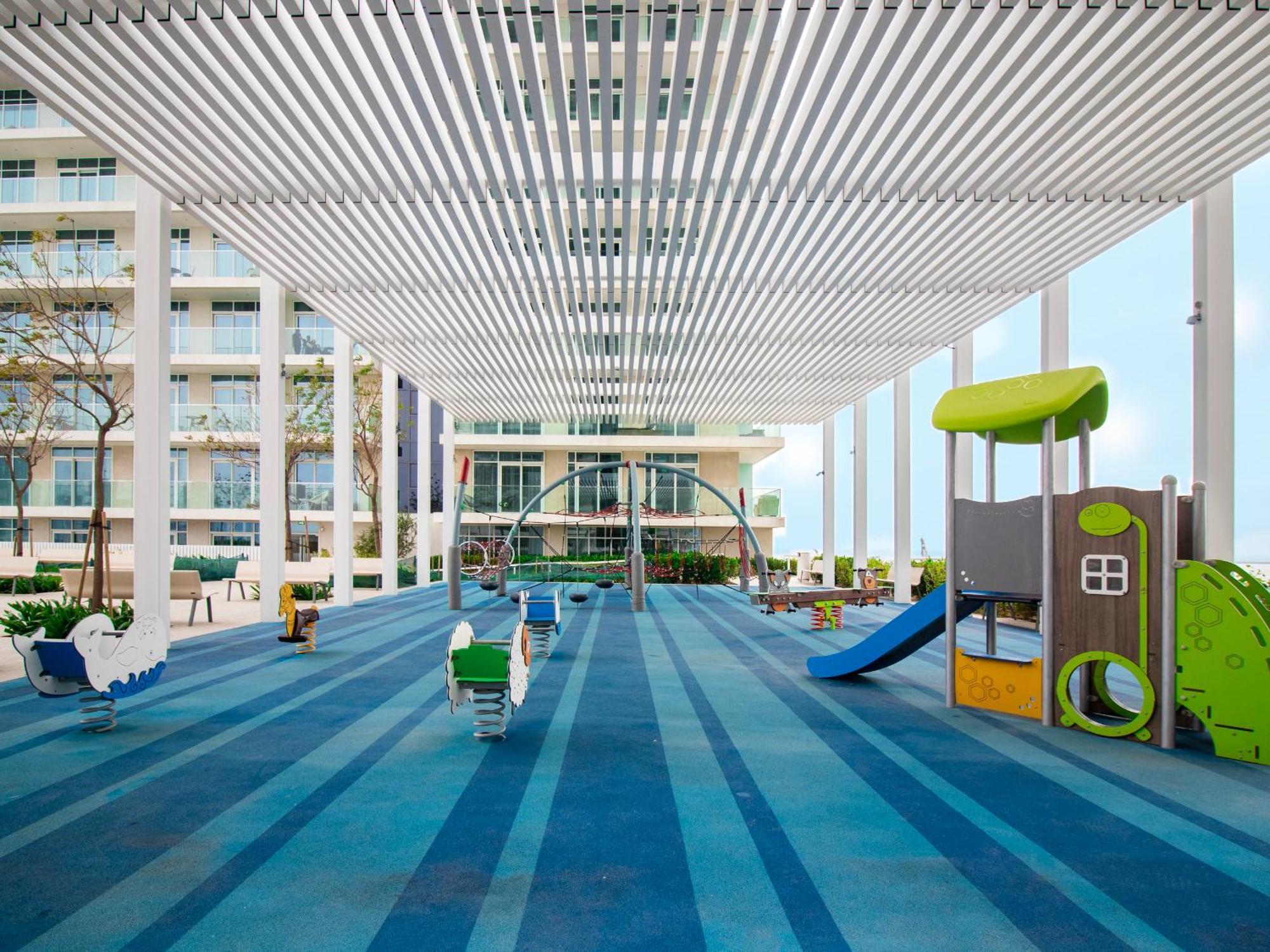 Oceanfront Escape: Stylish 1 Bedroom In Beachfront * Dubai