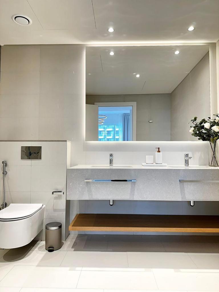 Apartemen La Vie, Jbr- Sea View With Beach Access- Happy Holidays Lux Dubai