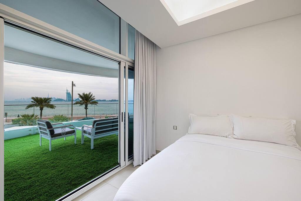 Apartemen First Class 2br Expansive Balcony Oasis Dubai
