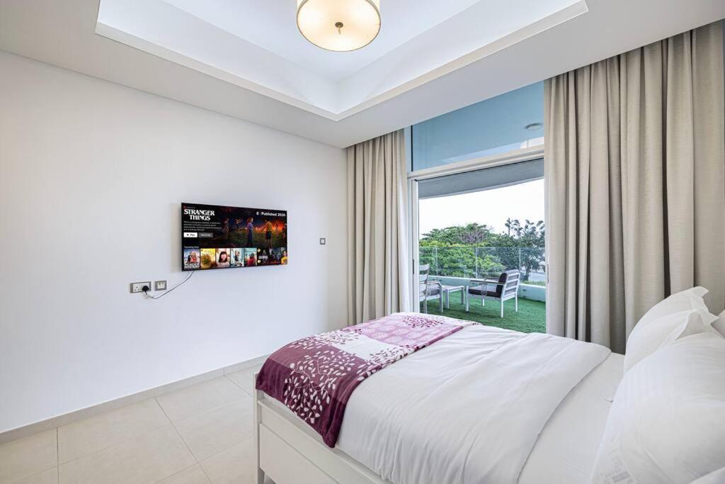 Apartemen First Class 2br Expansive Balcony Oasis *