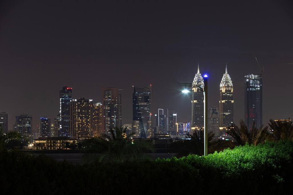 First Class 2br Expansive Balcony Oasis Apartemen Dubai