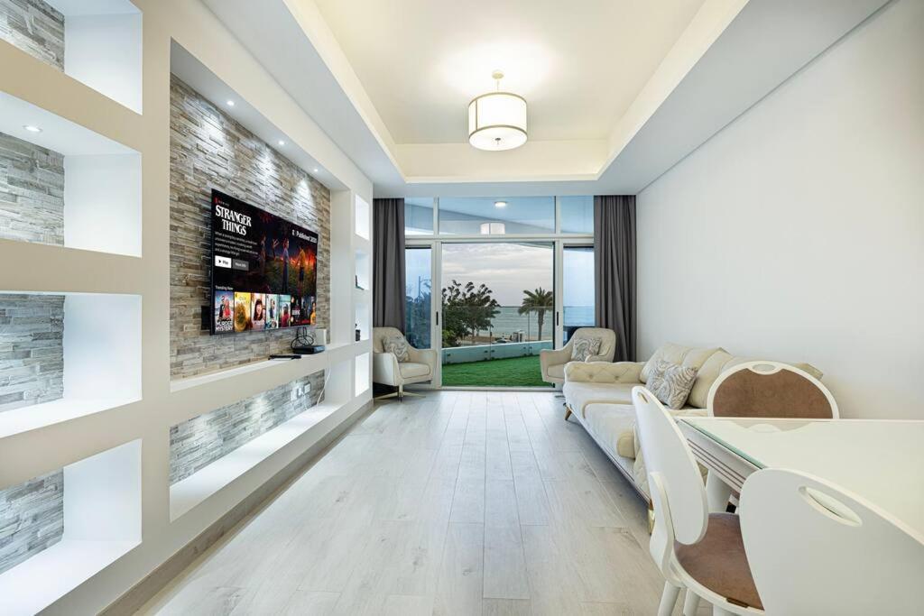 First Class 2br Expansive Balcony Oasis Apartemen Dubai