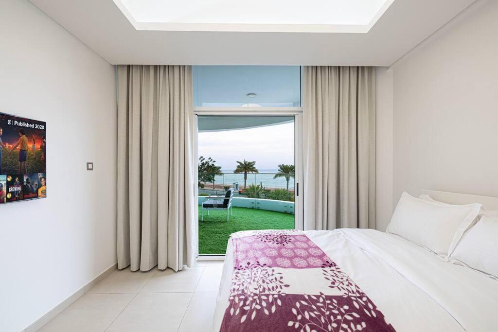 Apartemen First Class 2br Expansive Balcony Oasis Dubai